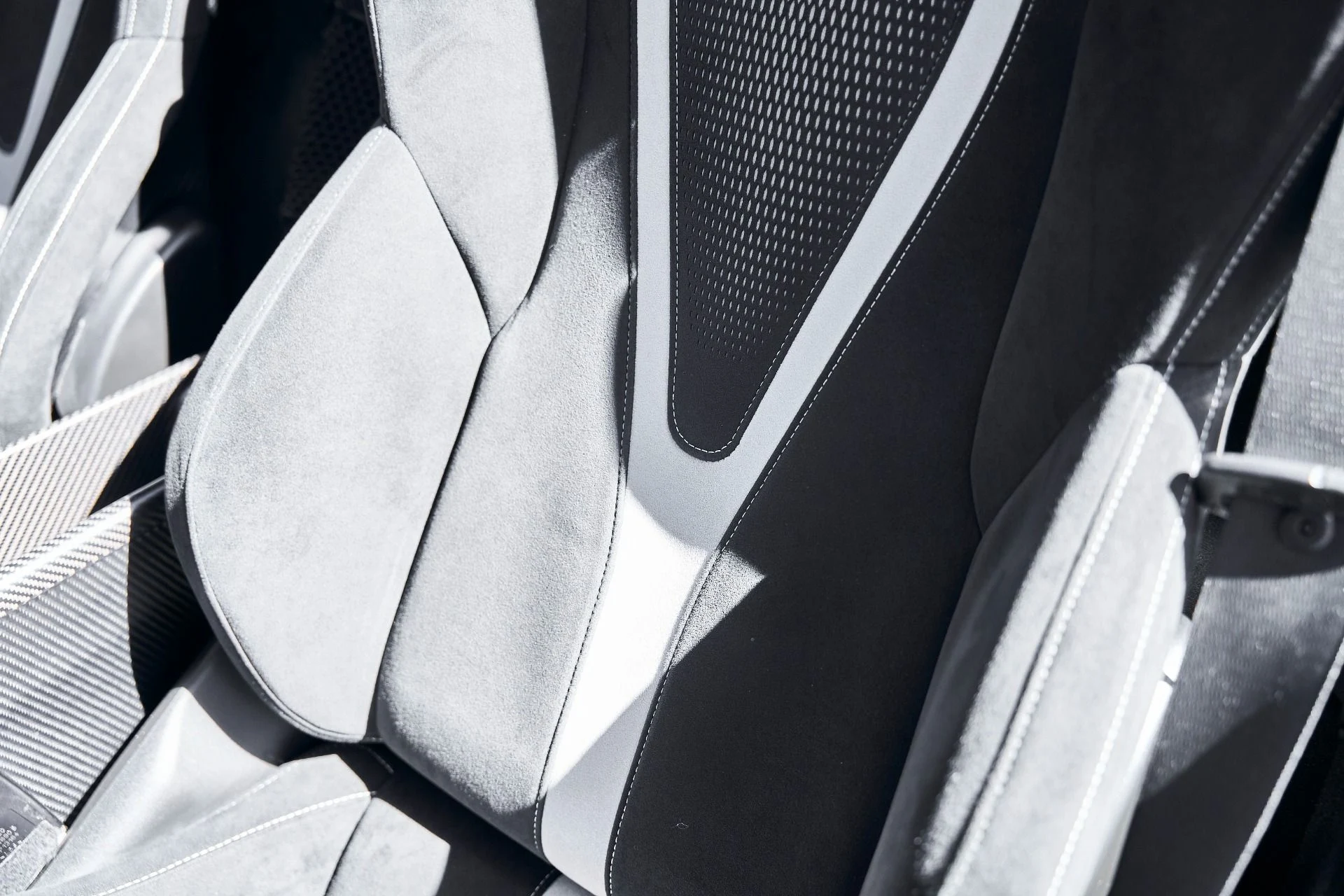 mph041_2649794784_Used_2021_Mc_Laren_765_LT_Base_1772822816_c43daa8e21