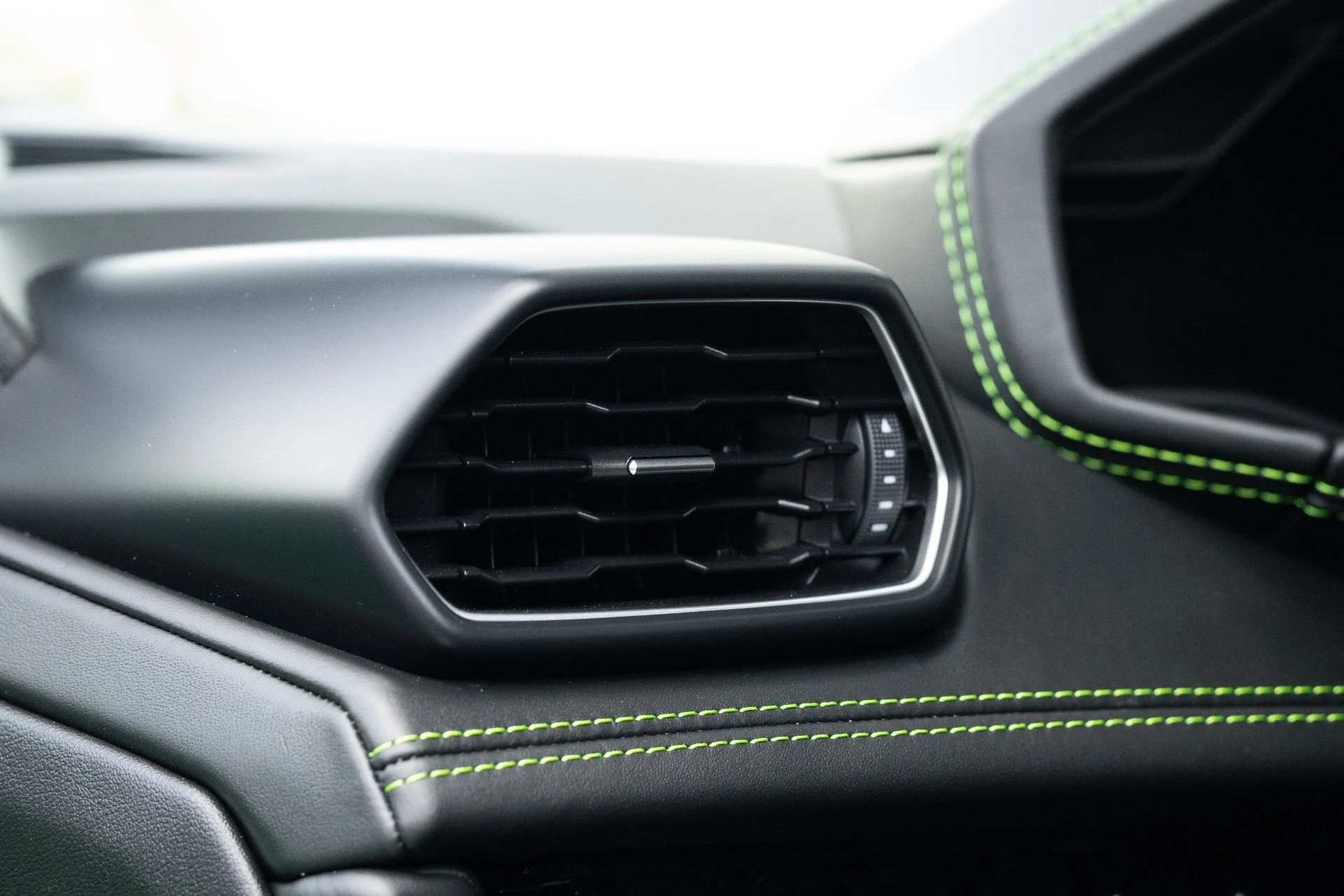 mph041_2658810193_Used_2020_Lamborghini_Huracan_EVO_1770872075_4ea9541c1d