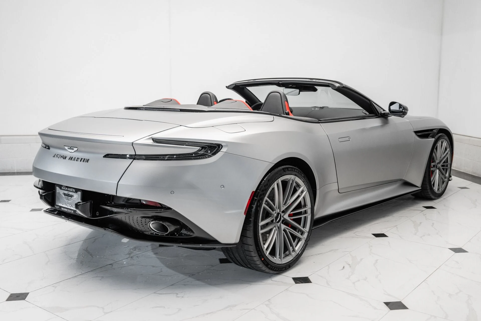 mph041_2664258444_New_2025_Aston_Martin_DB_12_Volante_1735316524_3c772f06cd