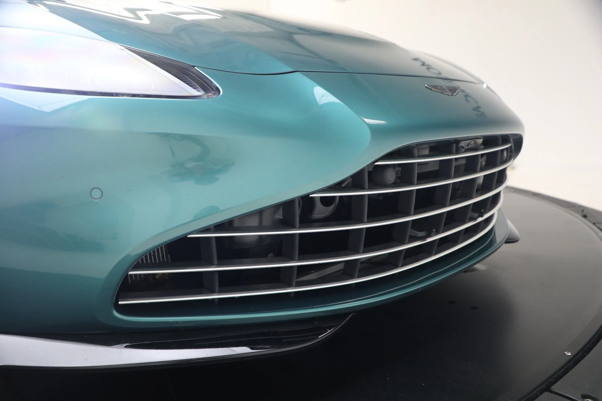 mph041_2674202084_Used_2023_Aston_Martin_Vantage_V8_1791917169_dfa3b09518