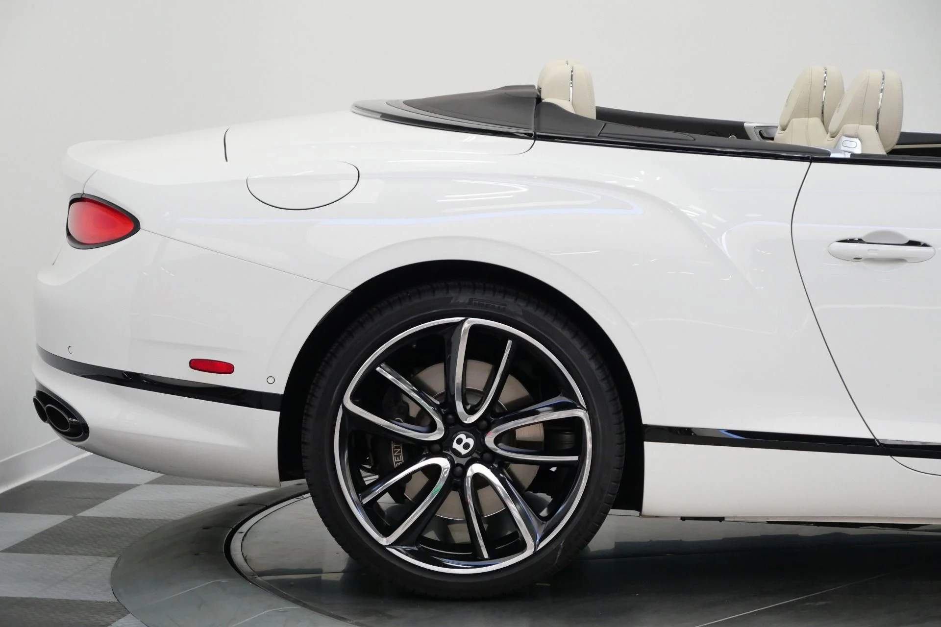 mph041_2686277259_Used_2022_Bentley_Continental_GTC_V8_Mulliner_Specification_Front_Seat_Comfort_Specification_1775574655_ddc57bbf35