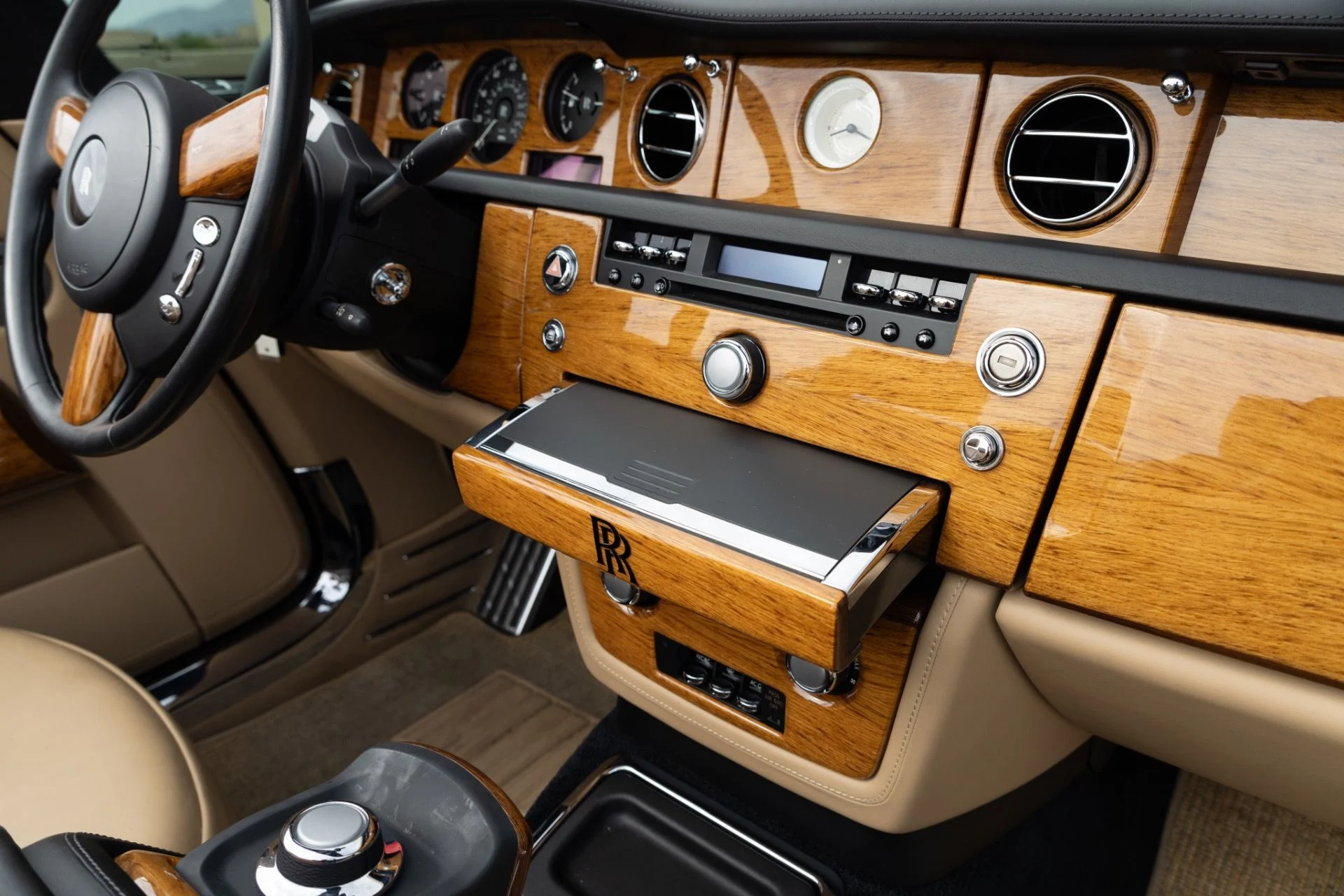 mph041_2693615321_Used_2009_Rolls_Royce_Phantom_Drophead_Coupe_1775064178_ee3f5cef6f