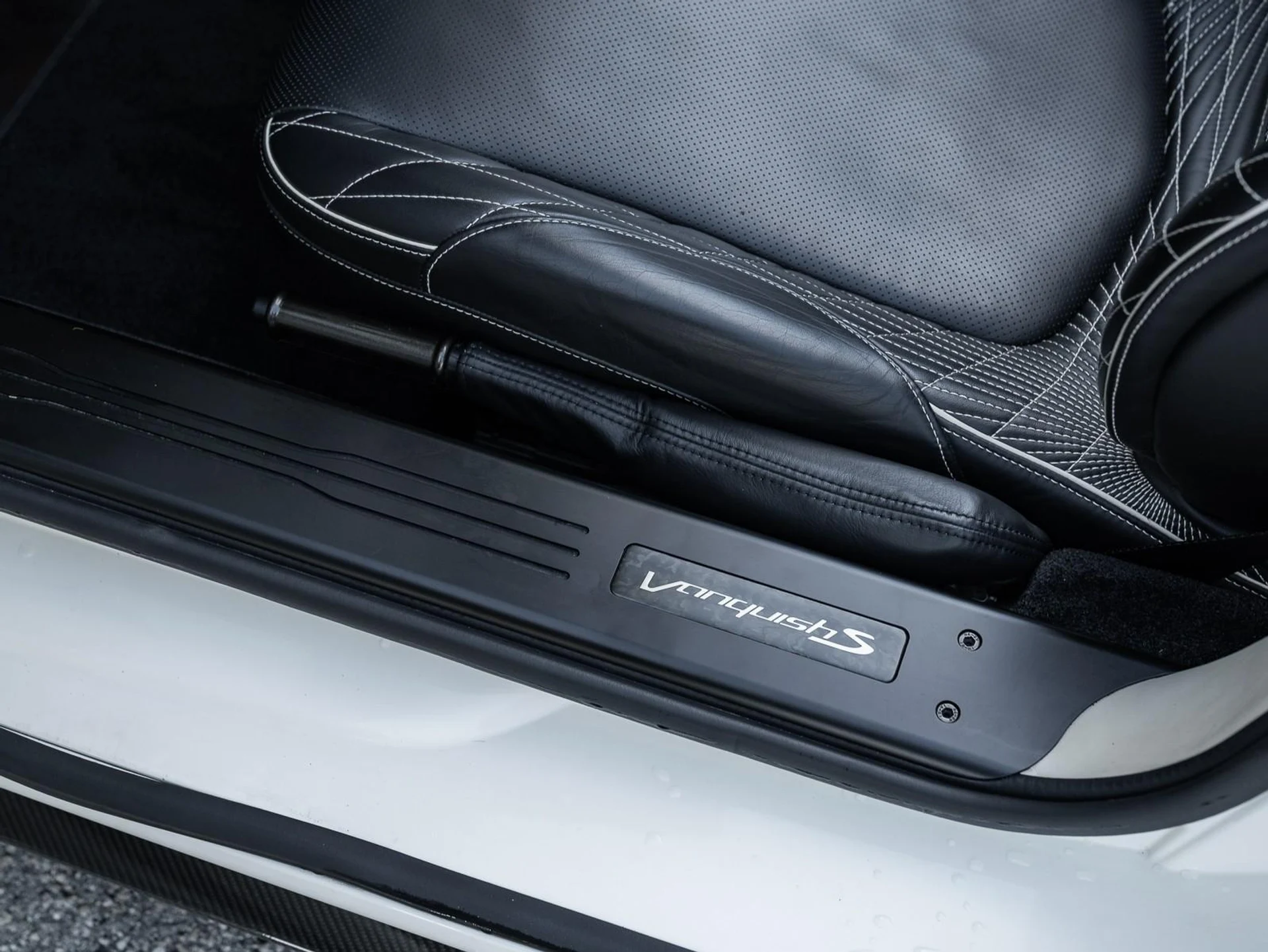 mph041_2695417989_Used_2018_Aston_Martin_Vanquish_S_1759353704_82b15254ad