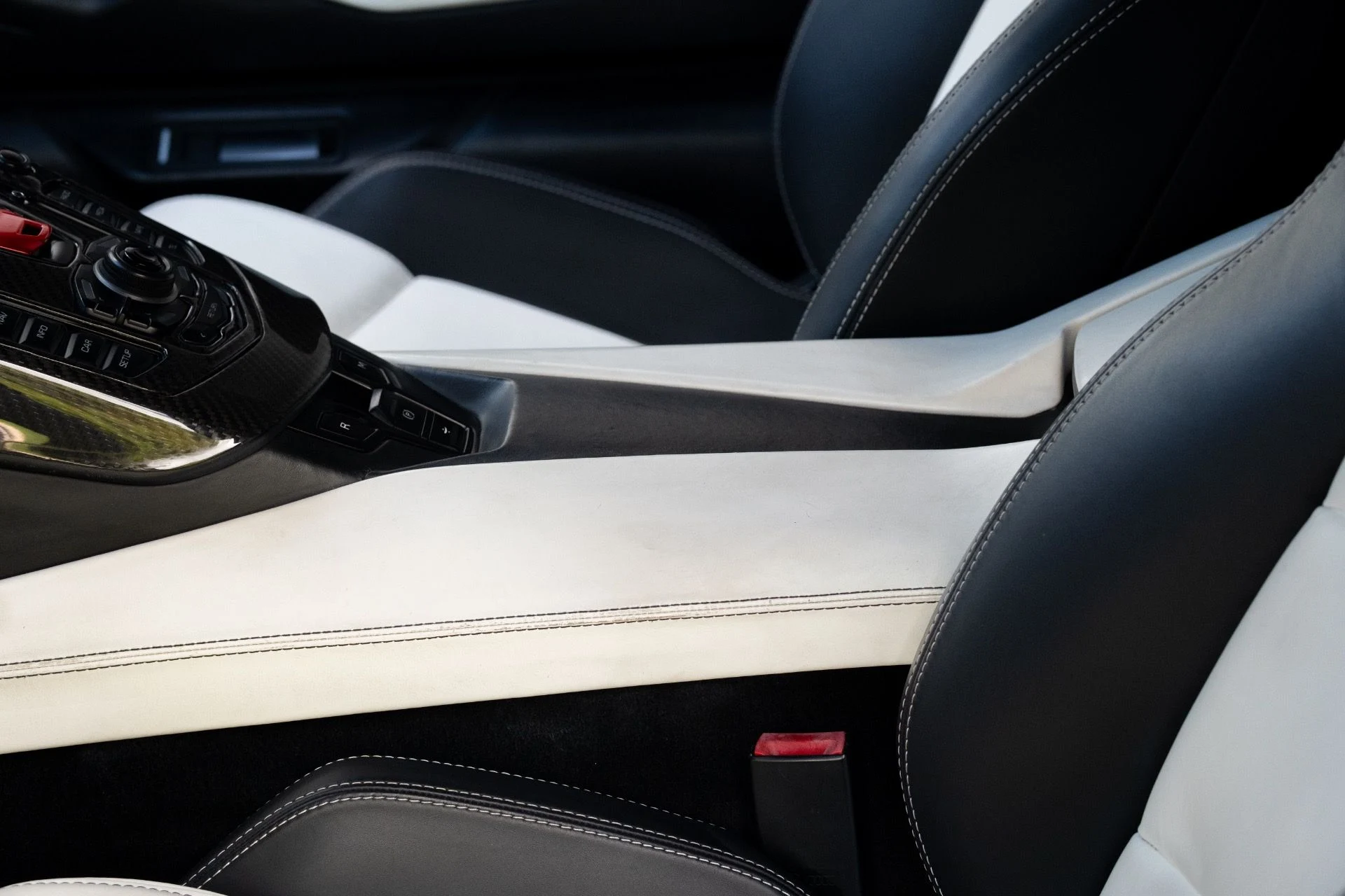 mph041_2701366534_Used_2015_Lamborghini_Aventador_LP_700_4_1755636839_5647aa3396