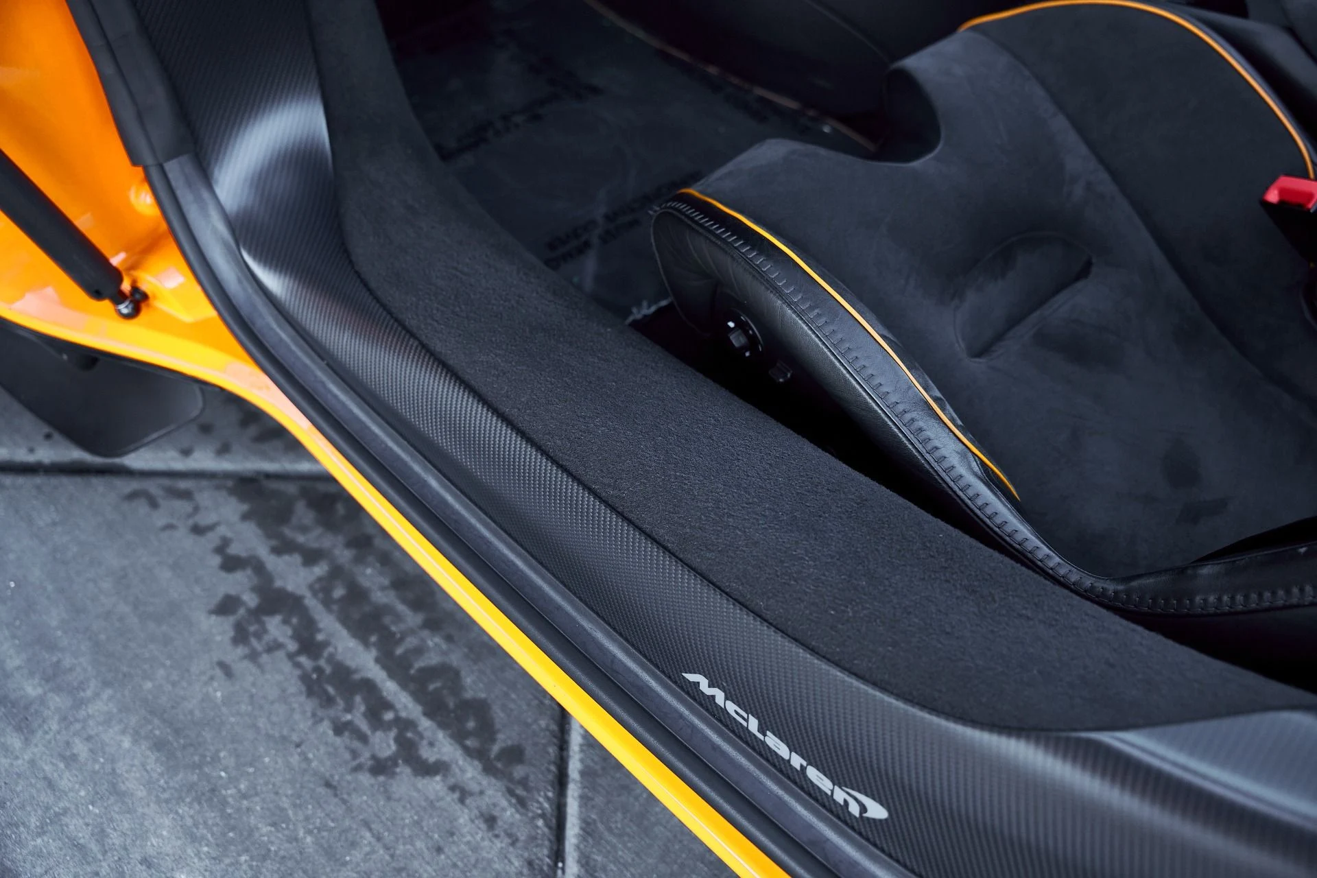 mph041_2701808640_Used_2025_Mc_Laren_Artura_Performance_1769481857_3438263535