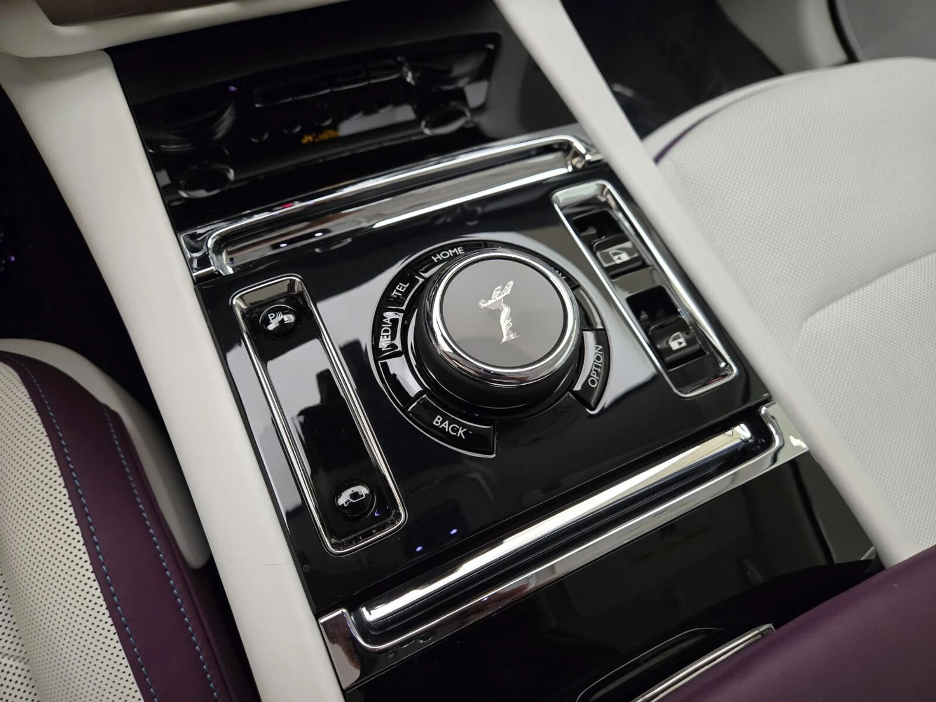 mph041_2706392596_Used_2024_Rolls_Royce_Spectre_1761122073_b84a37f90e