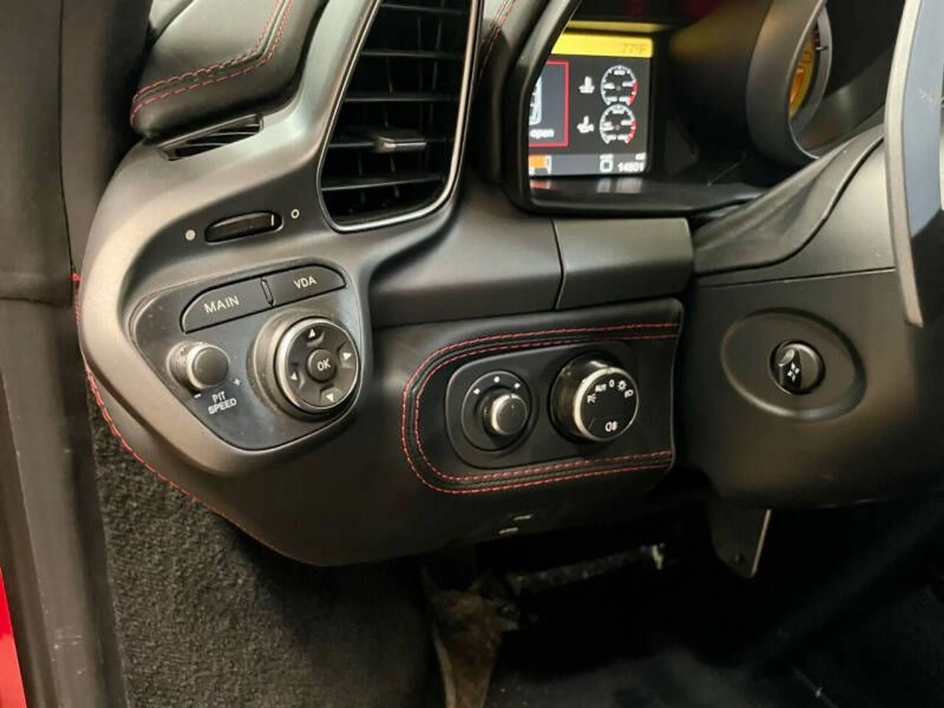 mph041_2710363914_2012_ferrari_458_italia_base_2dr_coupe_870354b728