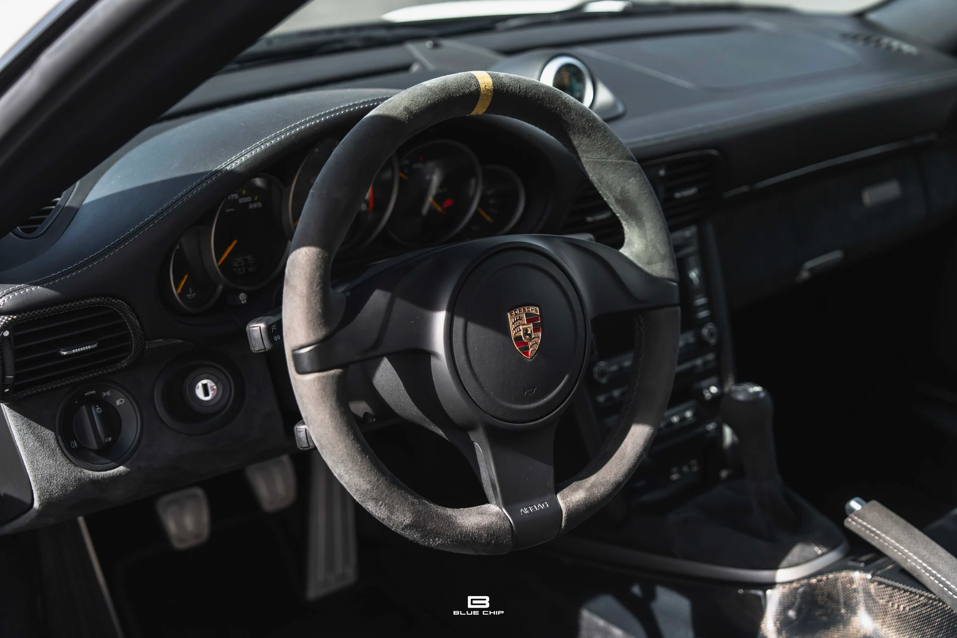 mph041_2727503982_6a34670ec369de219bb1a813_2011_Porsche_GT_2_RS_41_635da49ad7