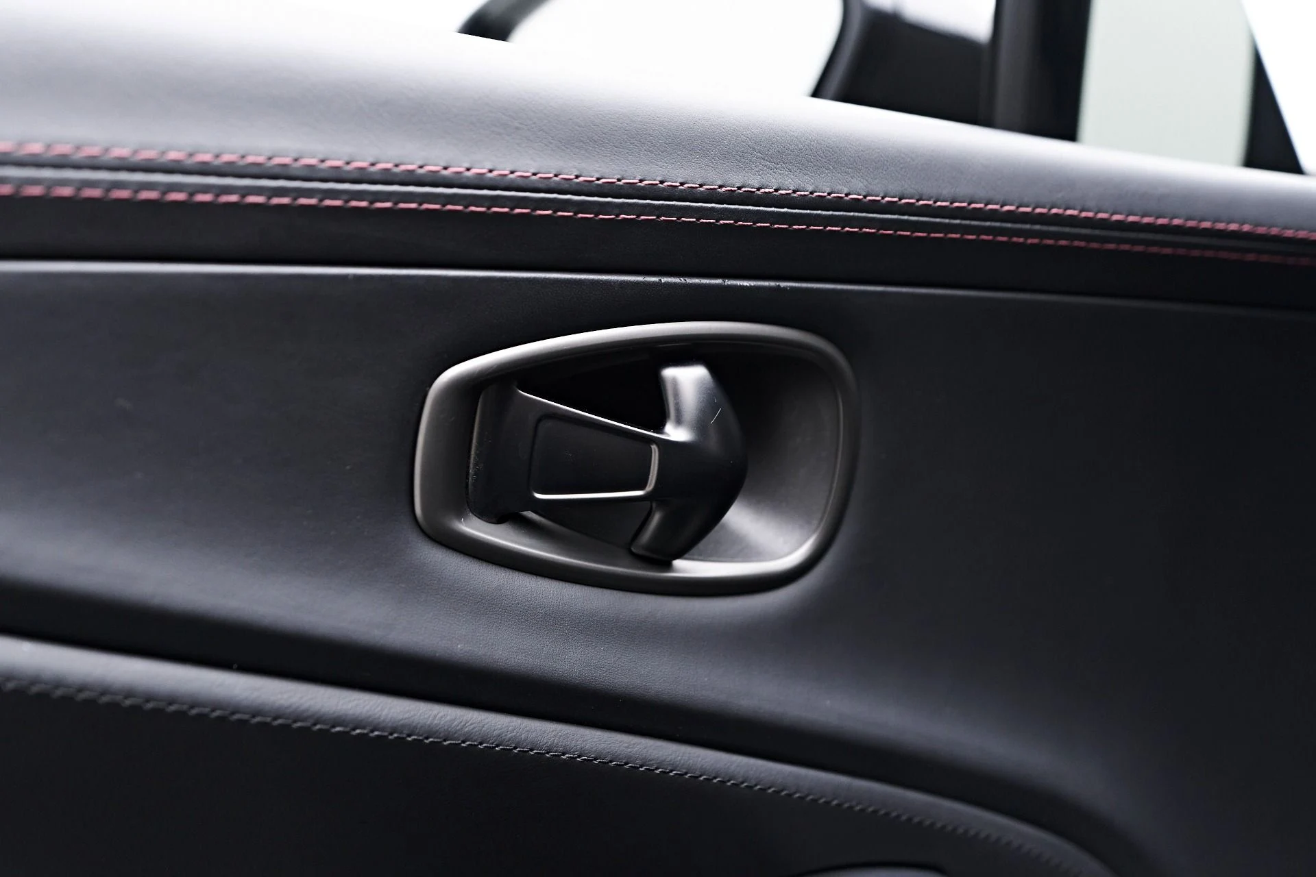 mph041_2731616360_Used_2023_Aston_Martin_DBX_707_1754786768_e287ca667d