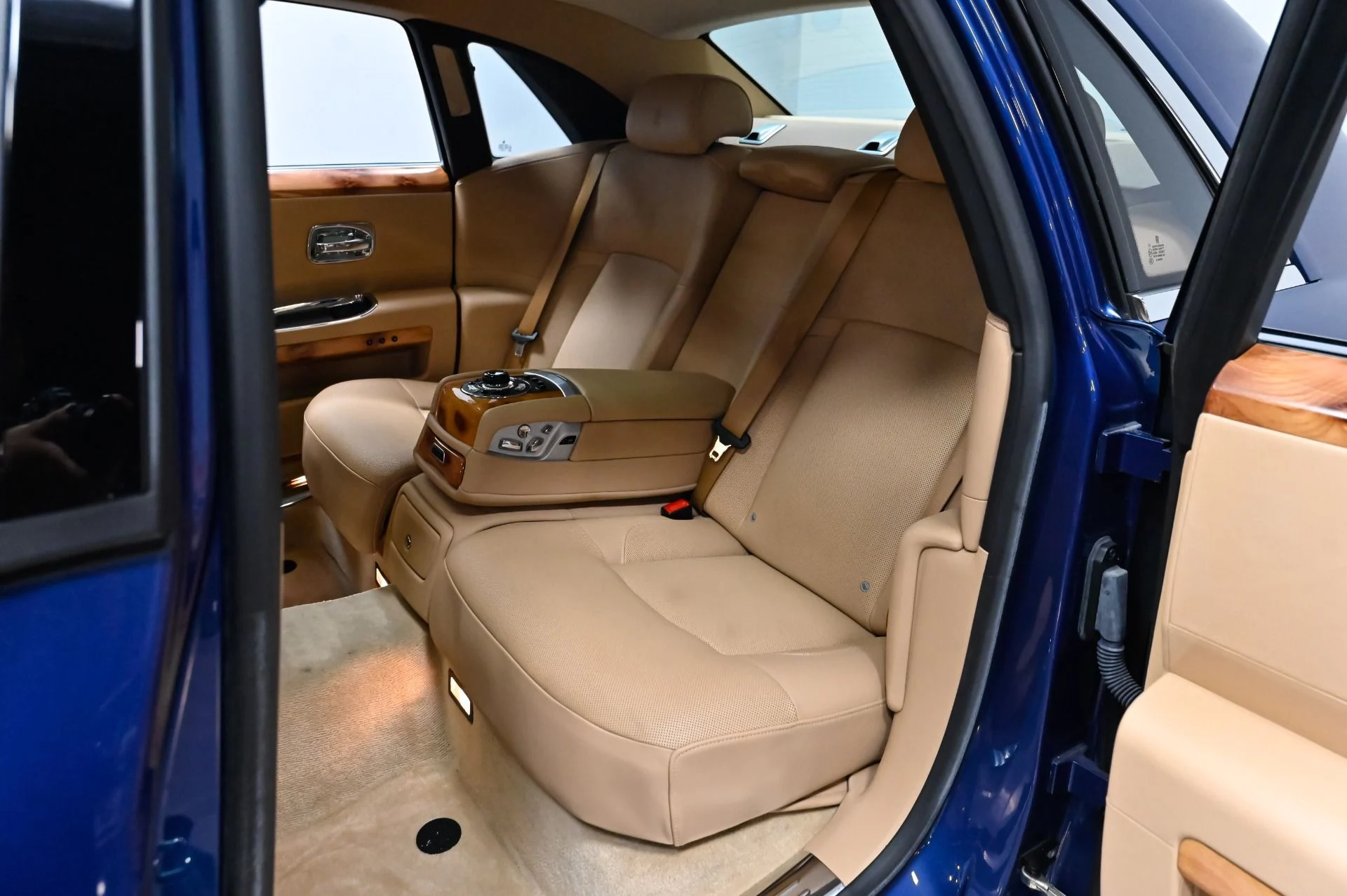 mph041_2753115757_Used_2012_Rolls_Royce_Ghost_Base_1791906503_f10a81e7a9