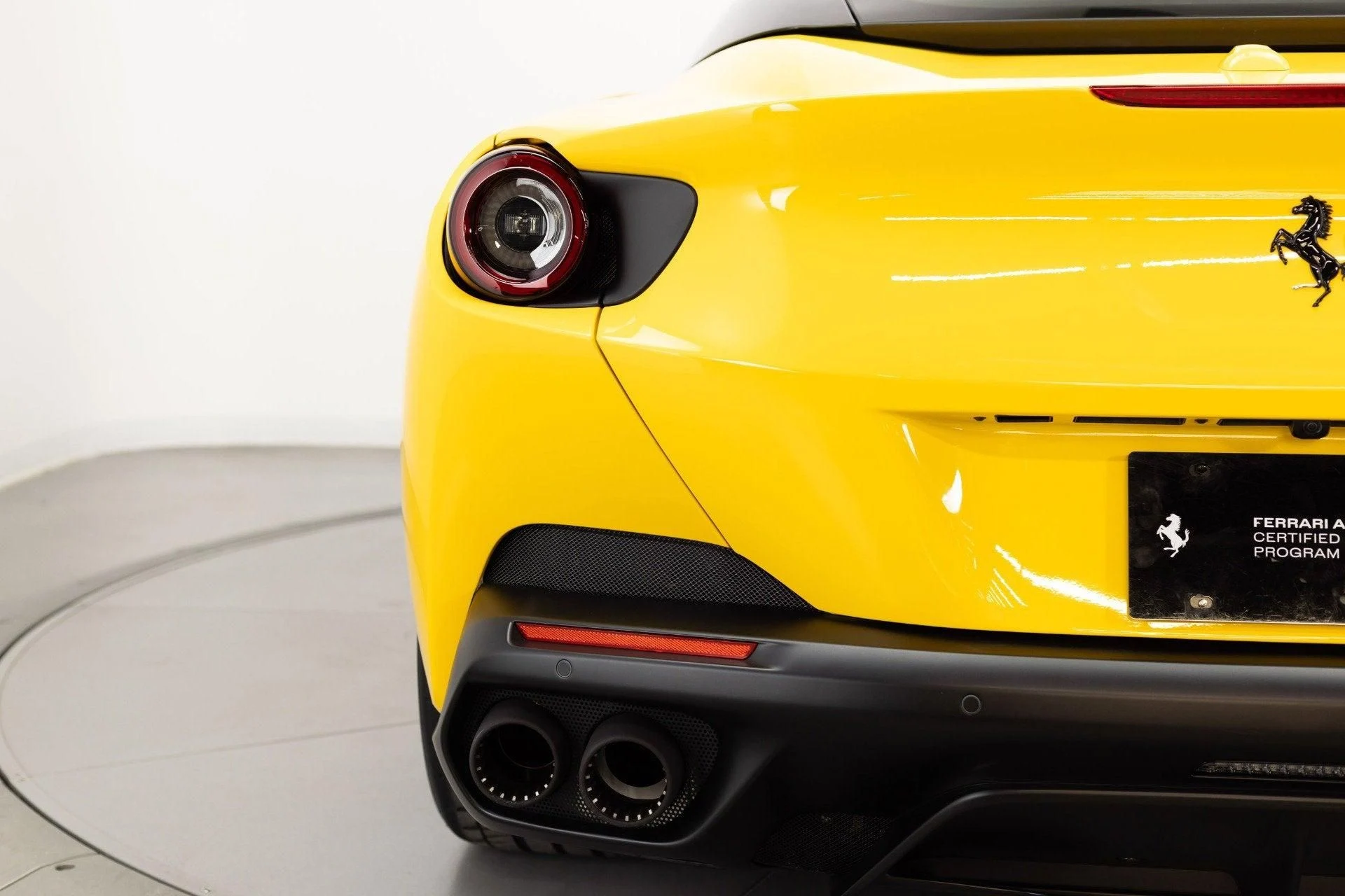 mph041_2767537953_Used_2020_Ferrari_Portofino_1777367925_5778e7bd15