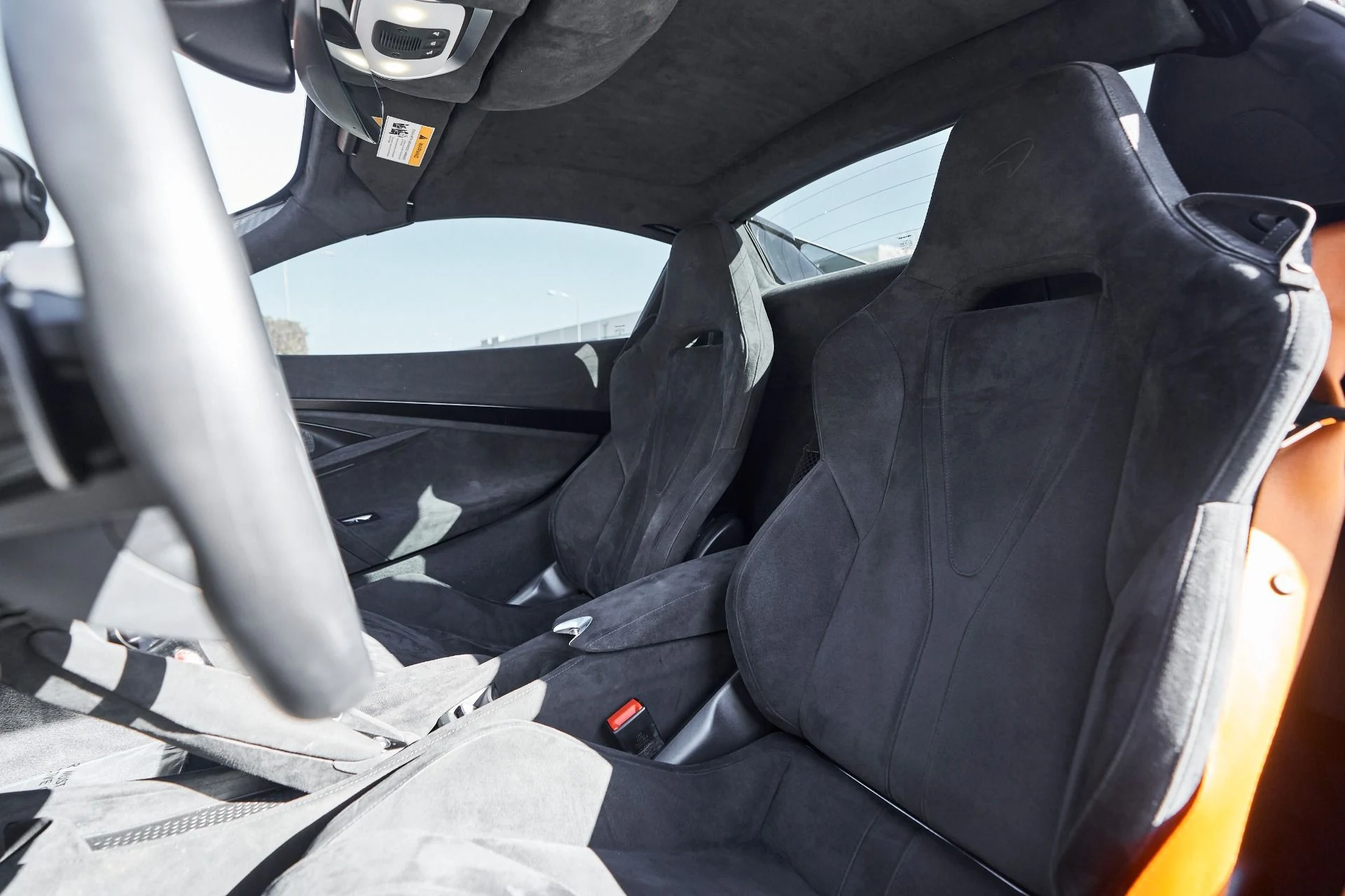 mph041_2771255998_Used_2024_Mc_Laren_750_S_Spider_1761608939_41a36861e2