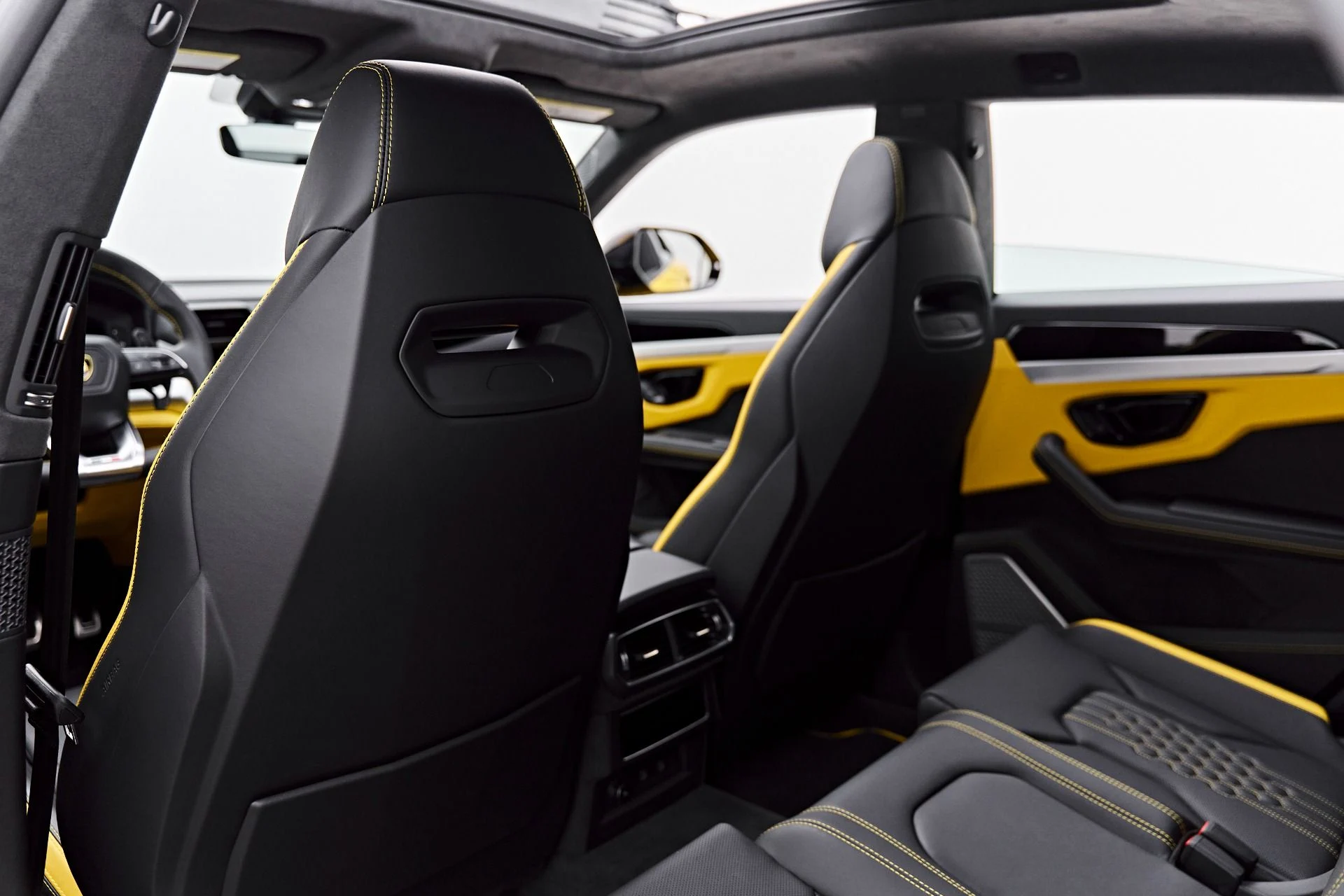 mph041_2773141906_Used_2025_Lamborghini_Urus_SE_1788049912_115718e704