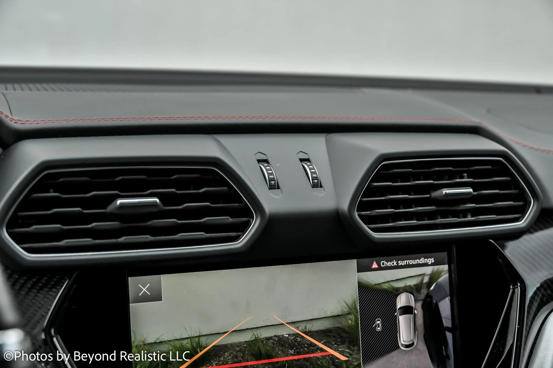 mph041_2775258710_Used_2022_Lamborghini_Urus_1760342239_f0896e1010