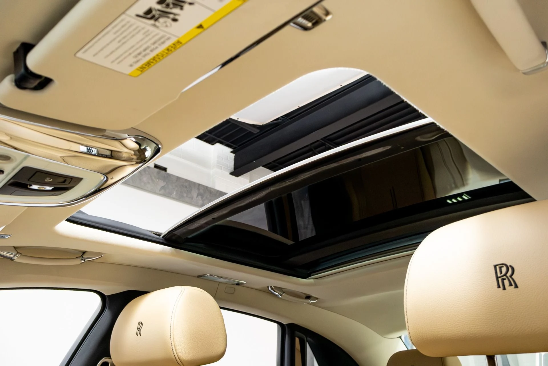 mph041_2783668404_Used_2017_Rolls_Royce_Ghost_1774888920_d0c5bdb643