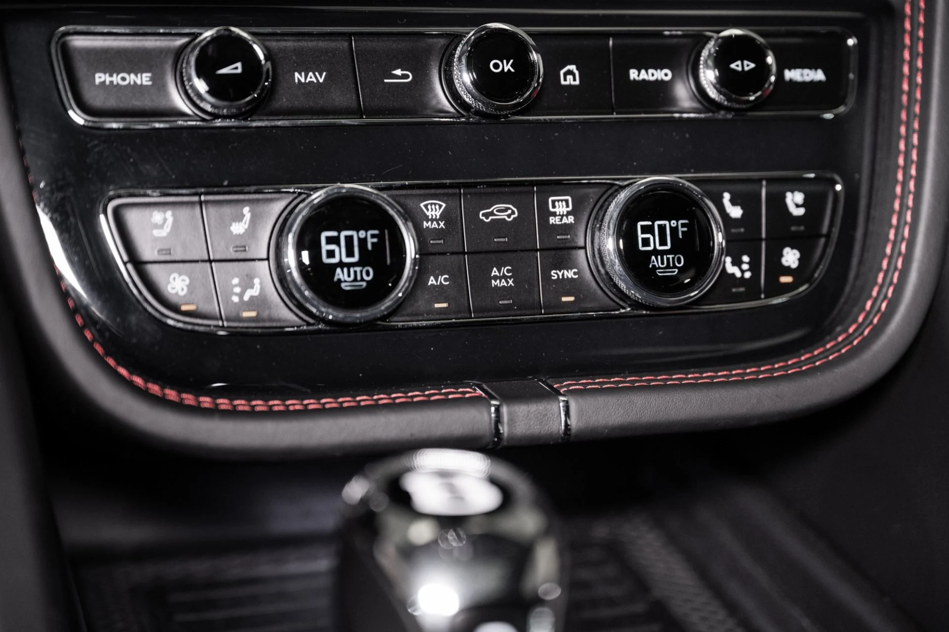 mph041_2810689961_Used_2021_Bentley_Bentayga_V8_1759421364_df1232df30