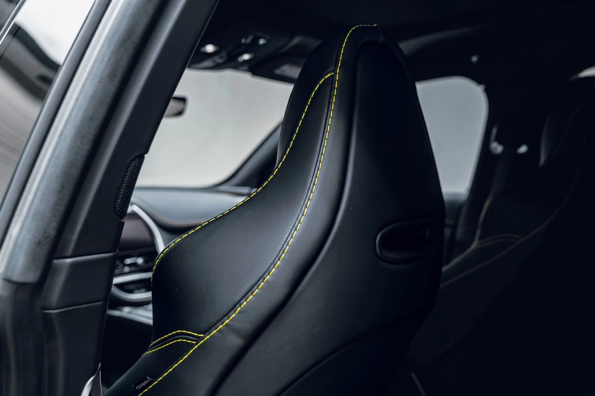 mph041_2812234168_Used_2023_Aston_Martin_DBX_707_1782930836_30e90ccd19