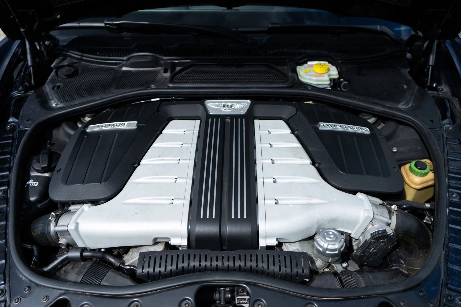 mph041_2812904191_Used_2016_Bentley_Flying_Spur_W12_1760989629_a3192e09fe