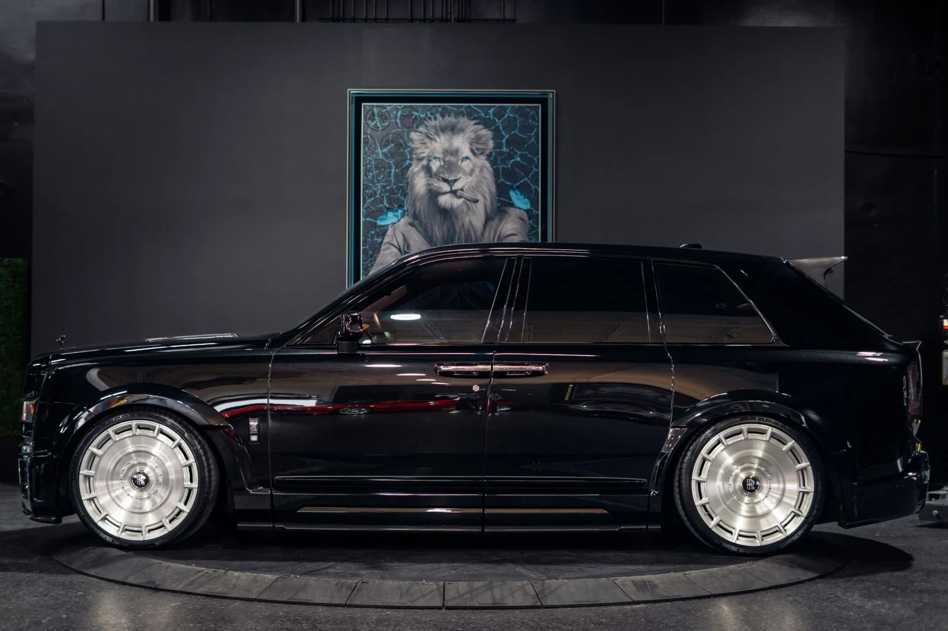 mph041_281461047_Used_2022_Rolls_Royce_Black_Badge_Cullinan_500_K_MSRP_Urban_Widebody_Body_1783997943_923d314b63
