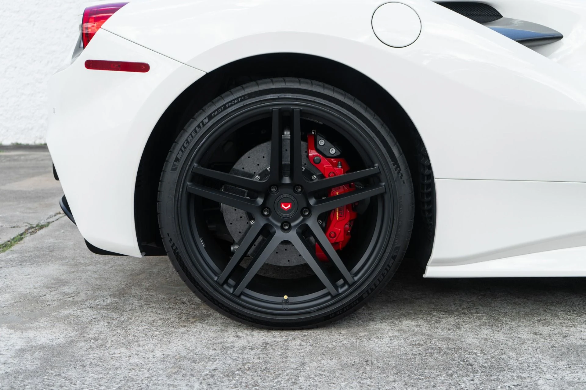 mph041_2816822996_Used_2018_Ferrari_488_Spider_1781219739_757eab264e