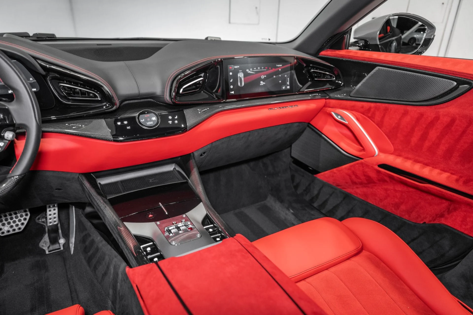mph041_2817466397_Used_2026_Ferrari_Purosangue_1781276240_657822a588