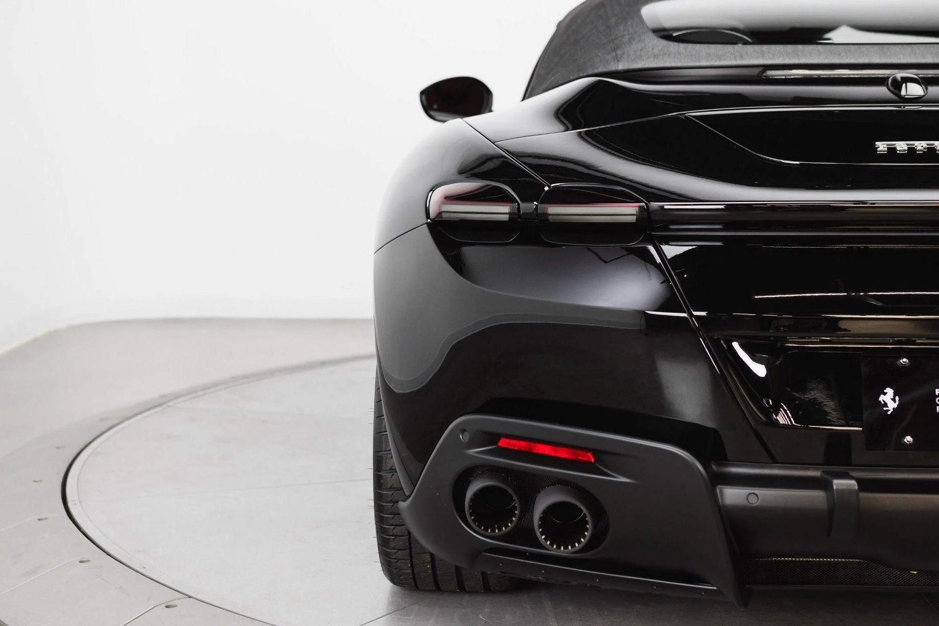 mph041_2825193096_Used_2024_Ferrari_Roma_Spider_1777350152_fb1ea9d851