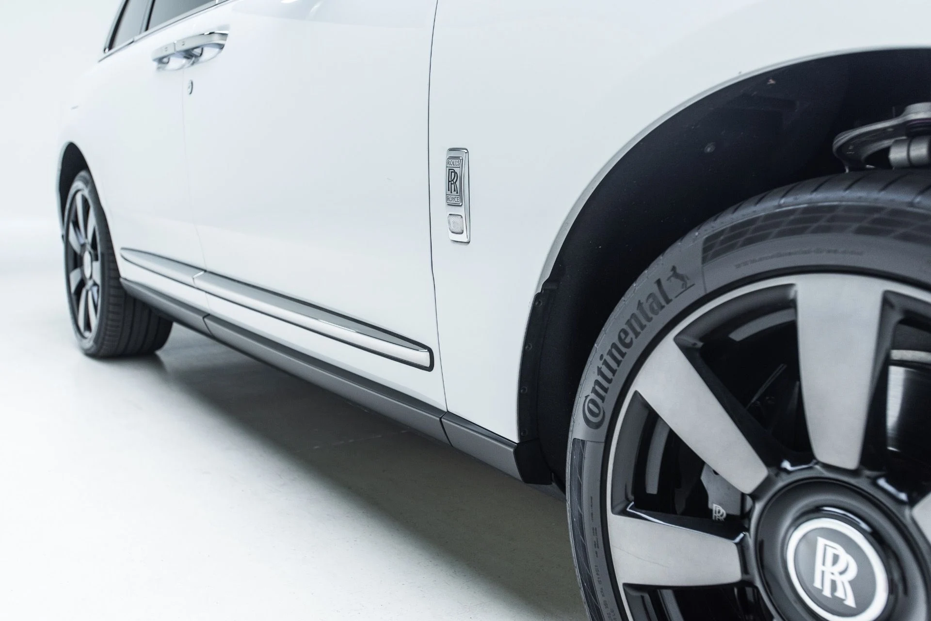 mph041_2842451250_Used_2019_Rolls_Royce_Cullinan_1786991337_c504b84669