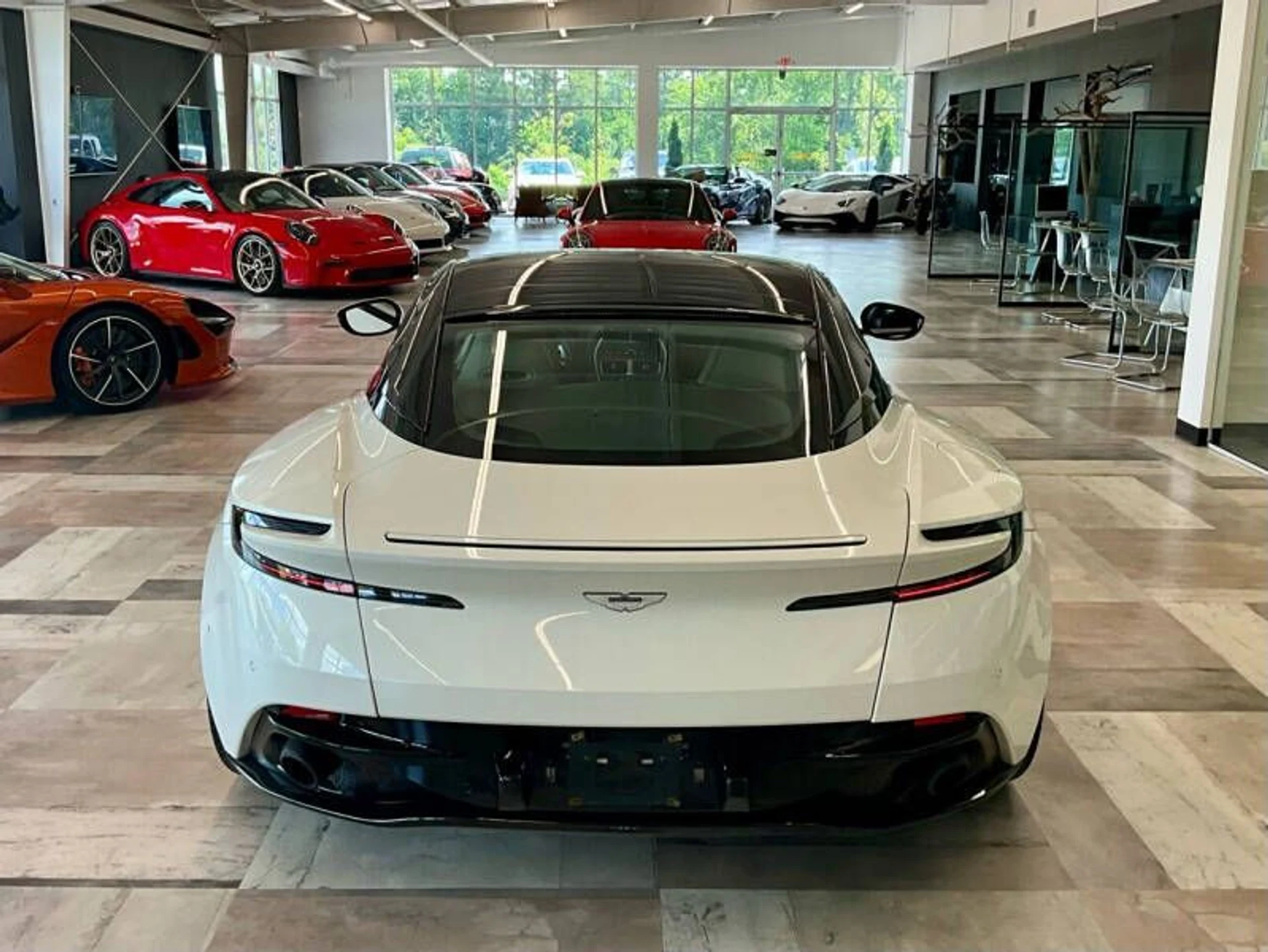 mph041_2842590175_2018_aston_martin_db11_v12_2dr_coupe_677a44db5f