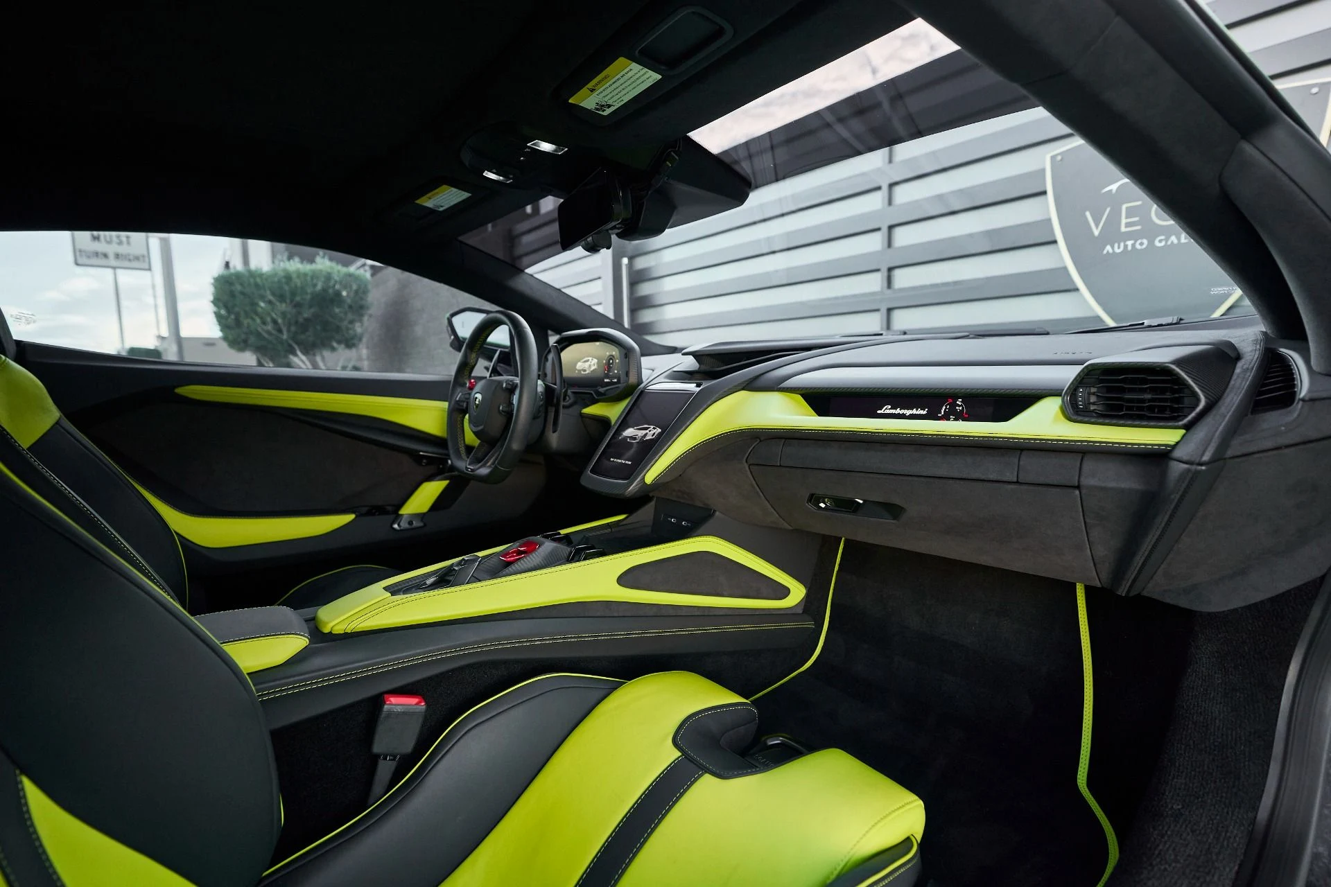 mph041_2865064057_Used_2024_Lamborghini_Revuelto_1763604746_b26f0d9aa7