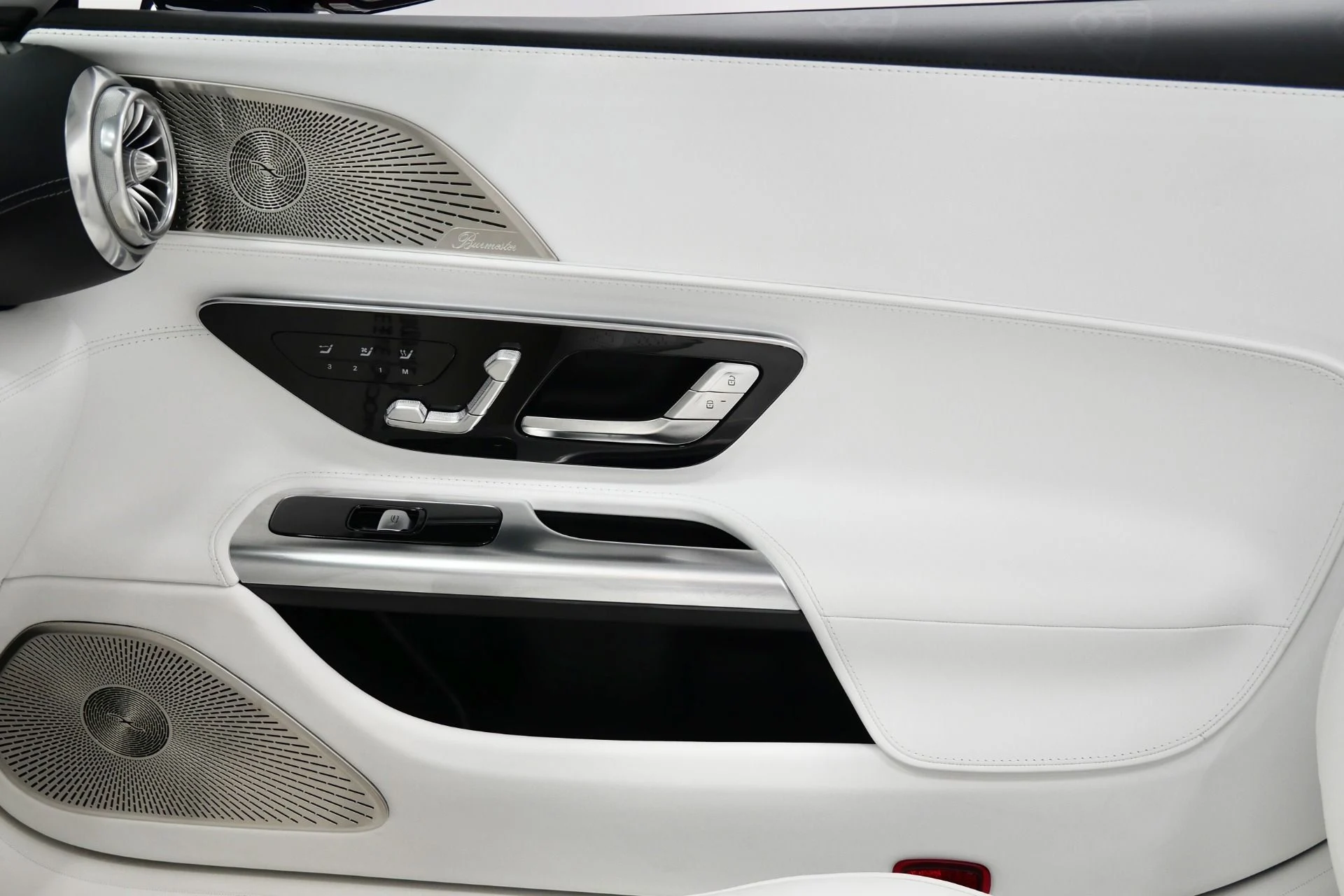 mph041_2866366786_Used_2026_Mercedes_Benz_Maybach_SL_680_Monogram_Series_As_New_Condition_1767976694_20adab1cf3