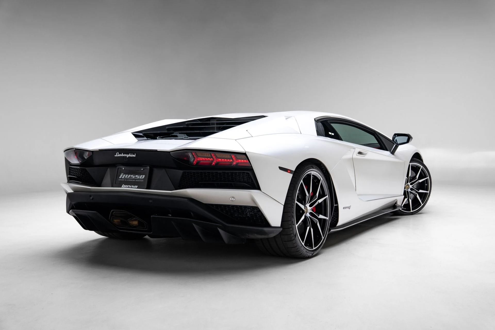 mph041_2868118970_Used_2017_Lamborghini_Aventador_LP_740_4_S_1775604663_6205eaf520