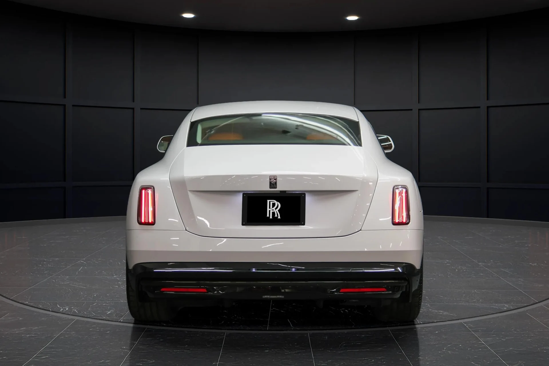 mph041_2875779529_51302e7a_6106_49e6_a20f_92fb41213c27_202620_Rolls_Royce20_Black20_Badge20_Spectre20282600829_42_36567ede95
