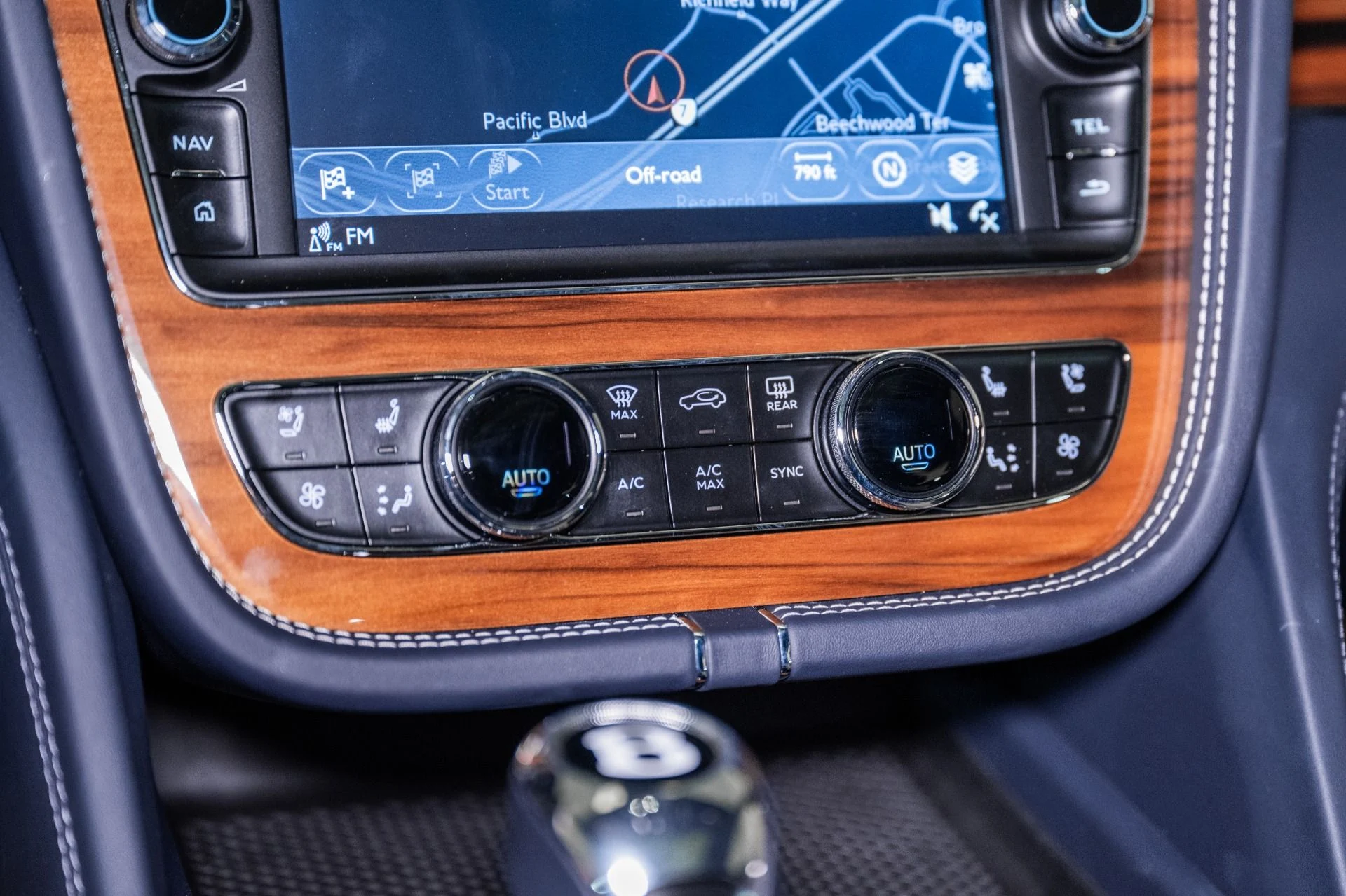 mph041_2889580564_Used_2019_Bentley_Bentayga_V8_1759420865_f7451fc93c