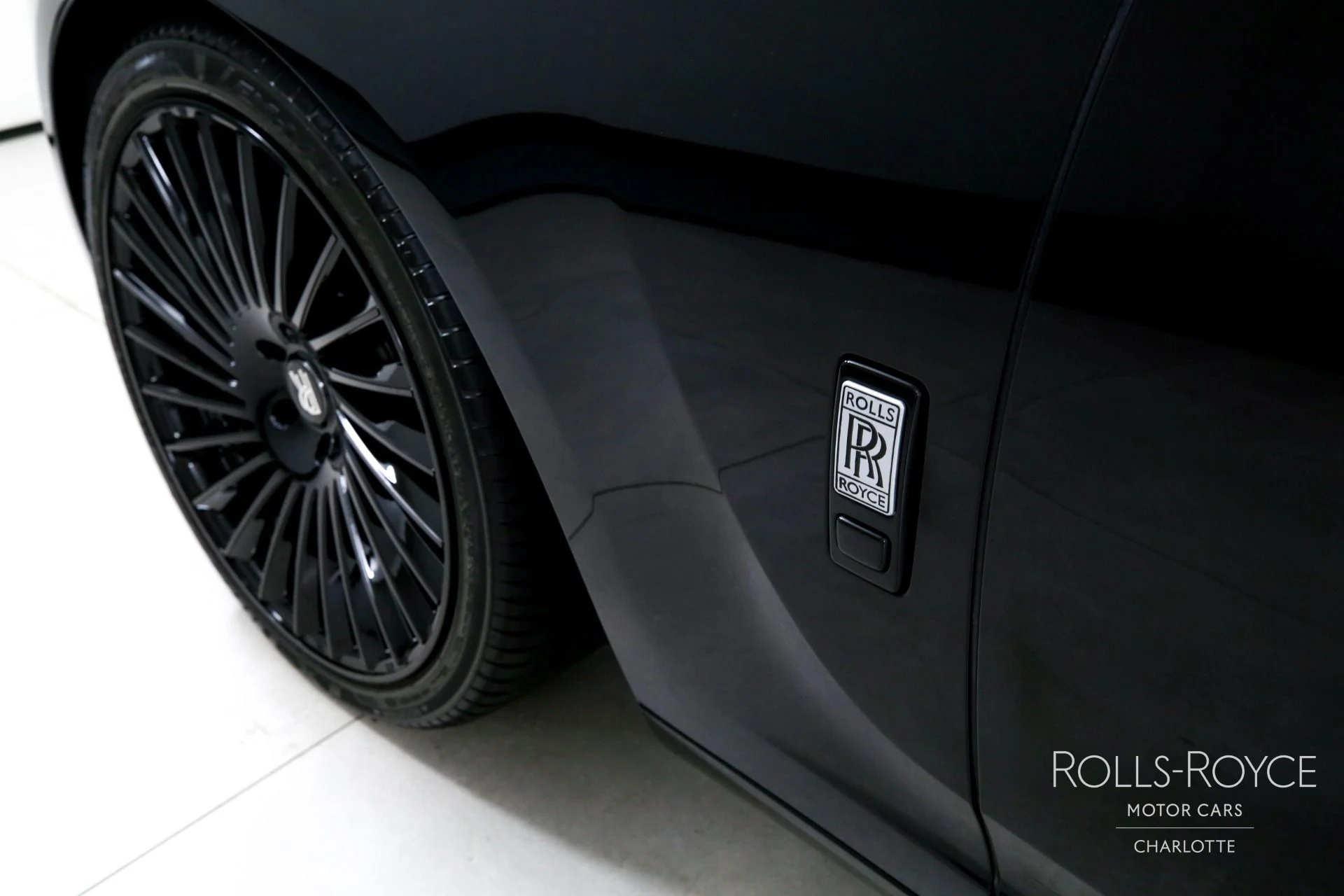 mph041_2904504748_Used_2011_Rolls_Royce_Ghost_1781189542_3efbe9992d