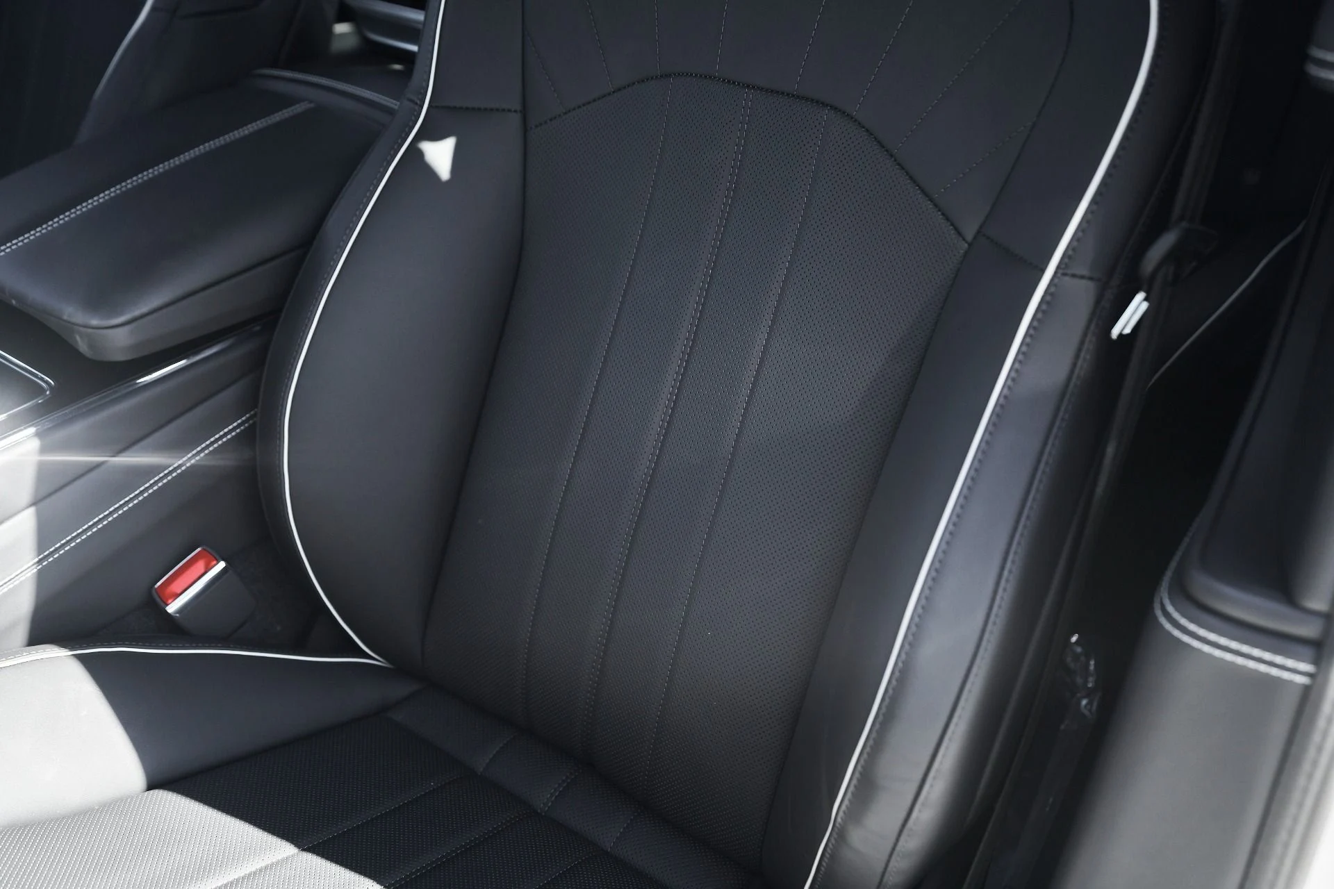 mph041_29125399_Used_2024_Bentley_Flying_Spur_S_1761779938_d16d8af5b1