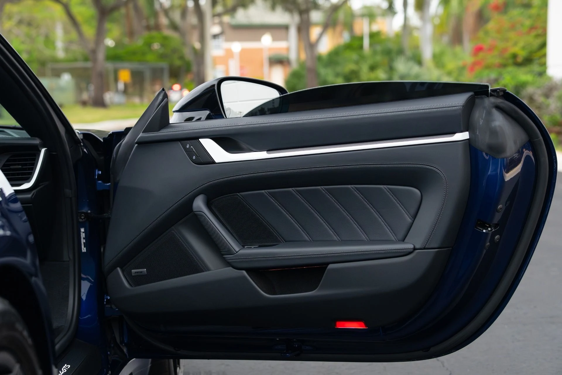 mph041_2916413503_Used_2025_Porsche_911_Targa_4_GTS_1769107430_293befcb36