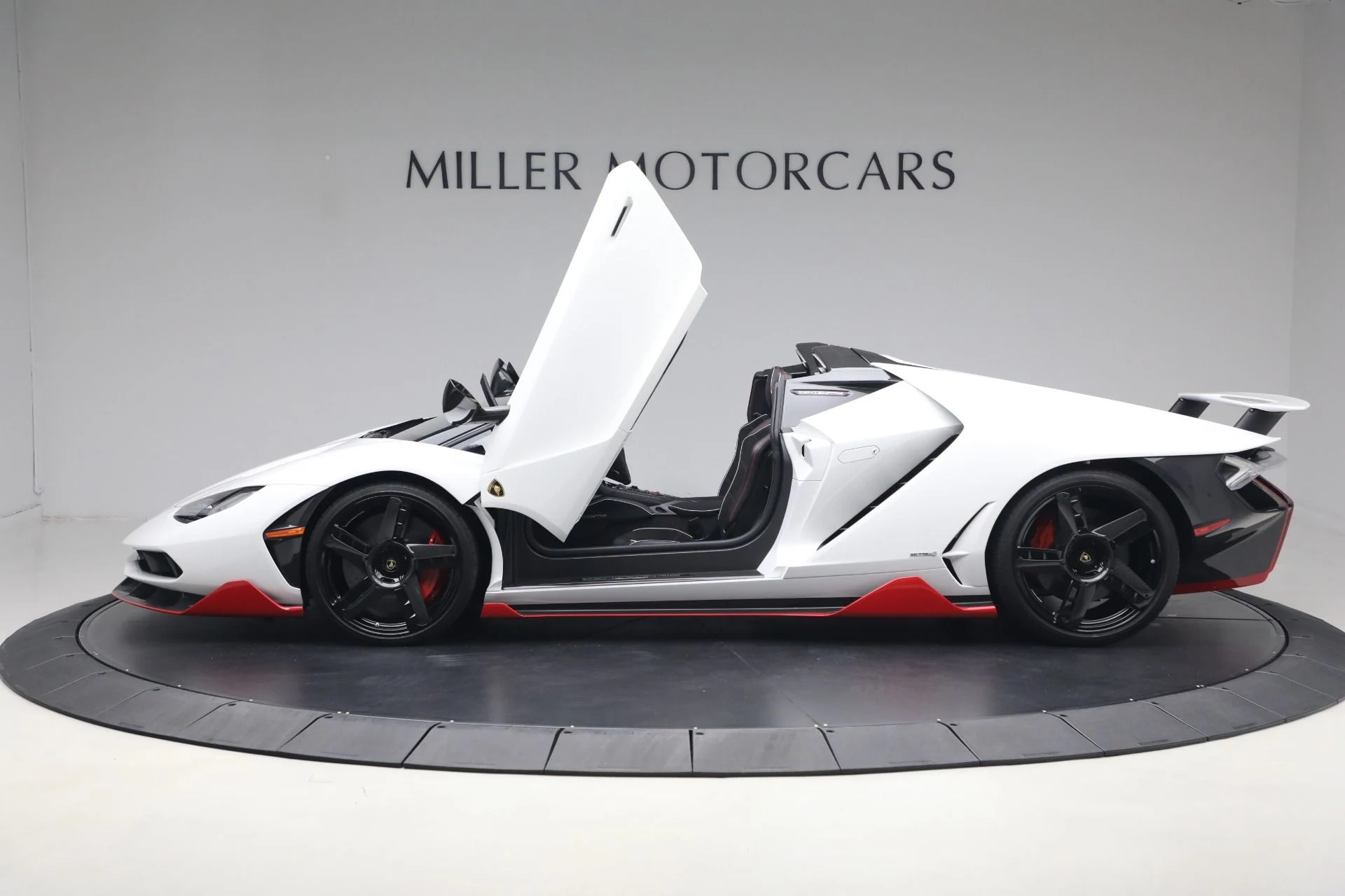 mph041_2952137719_Used_2017_Lamborghini_Centenario_Roadster_1778176880_3e038bb77e