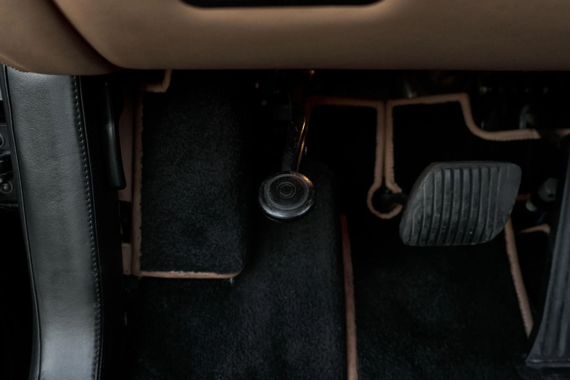 mph041_295420112_Used_2009_Bentley_Azure_Base_1765906196_2befe52f6f