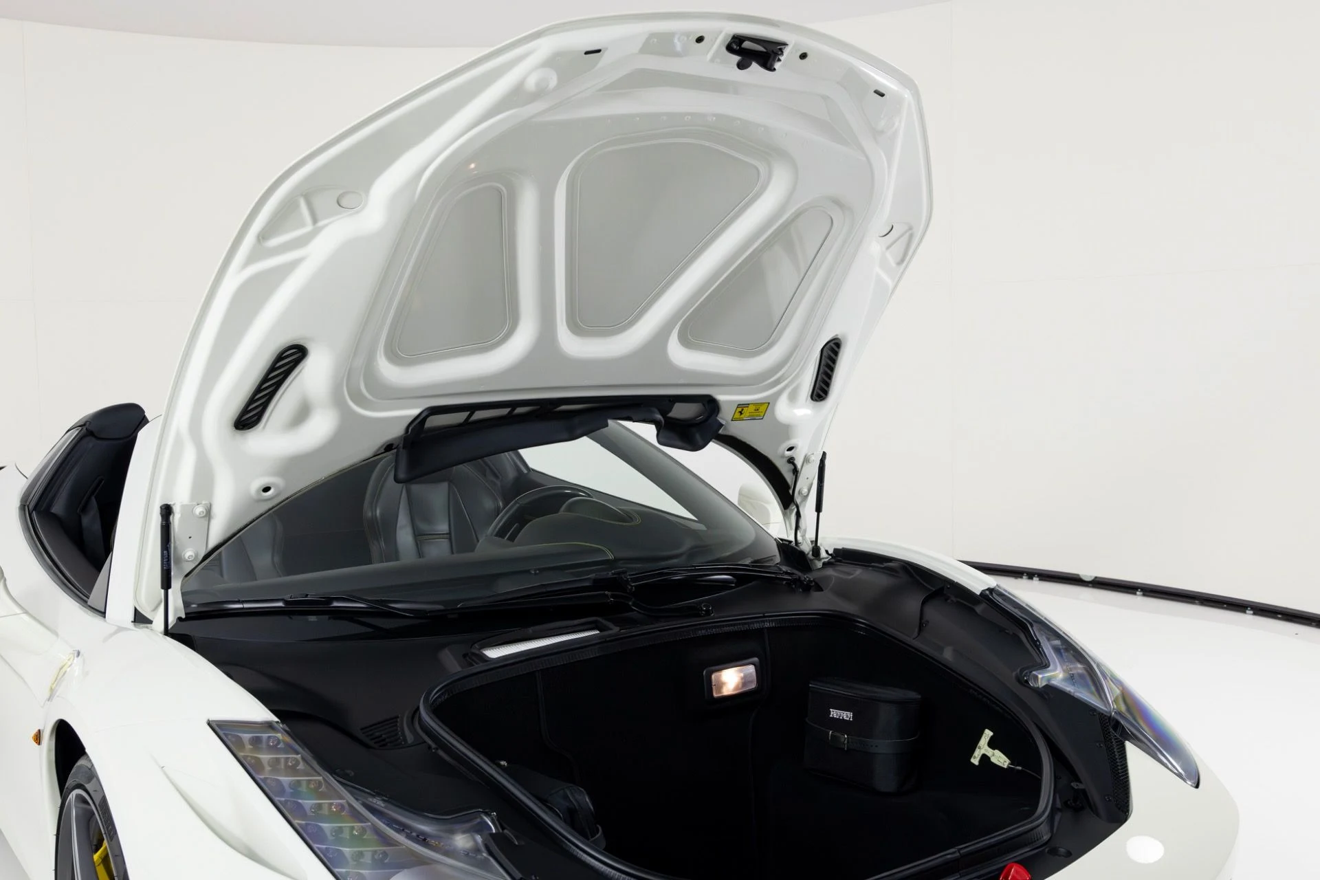 mph041_2959787768_Used_2015_Ferrari_458_Italia_1766013375_693de8199e