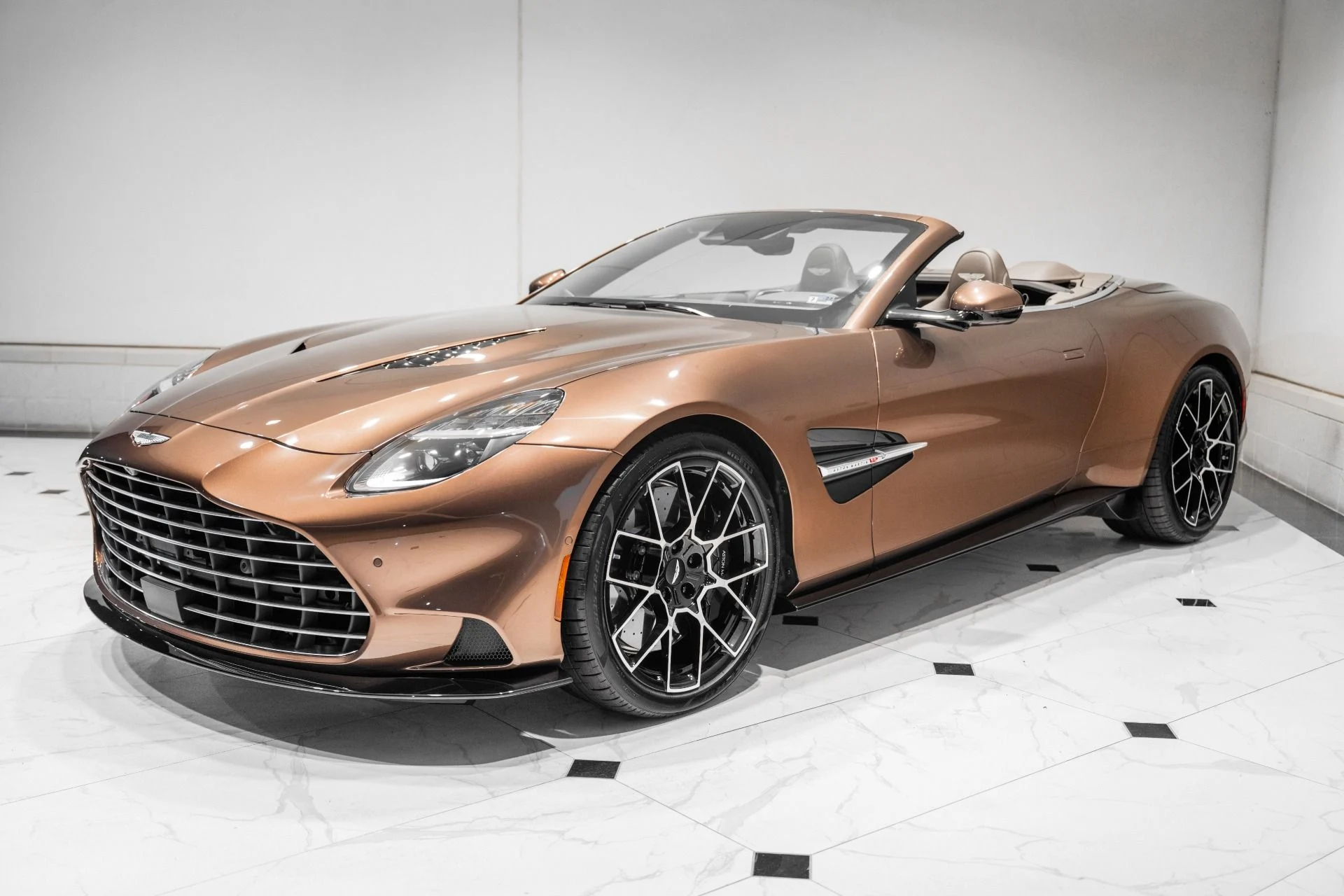 mph041_2961098501_New_2026_Aston_Martin_Vanquish_Volante_1783526001_d55e9690a6
