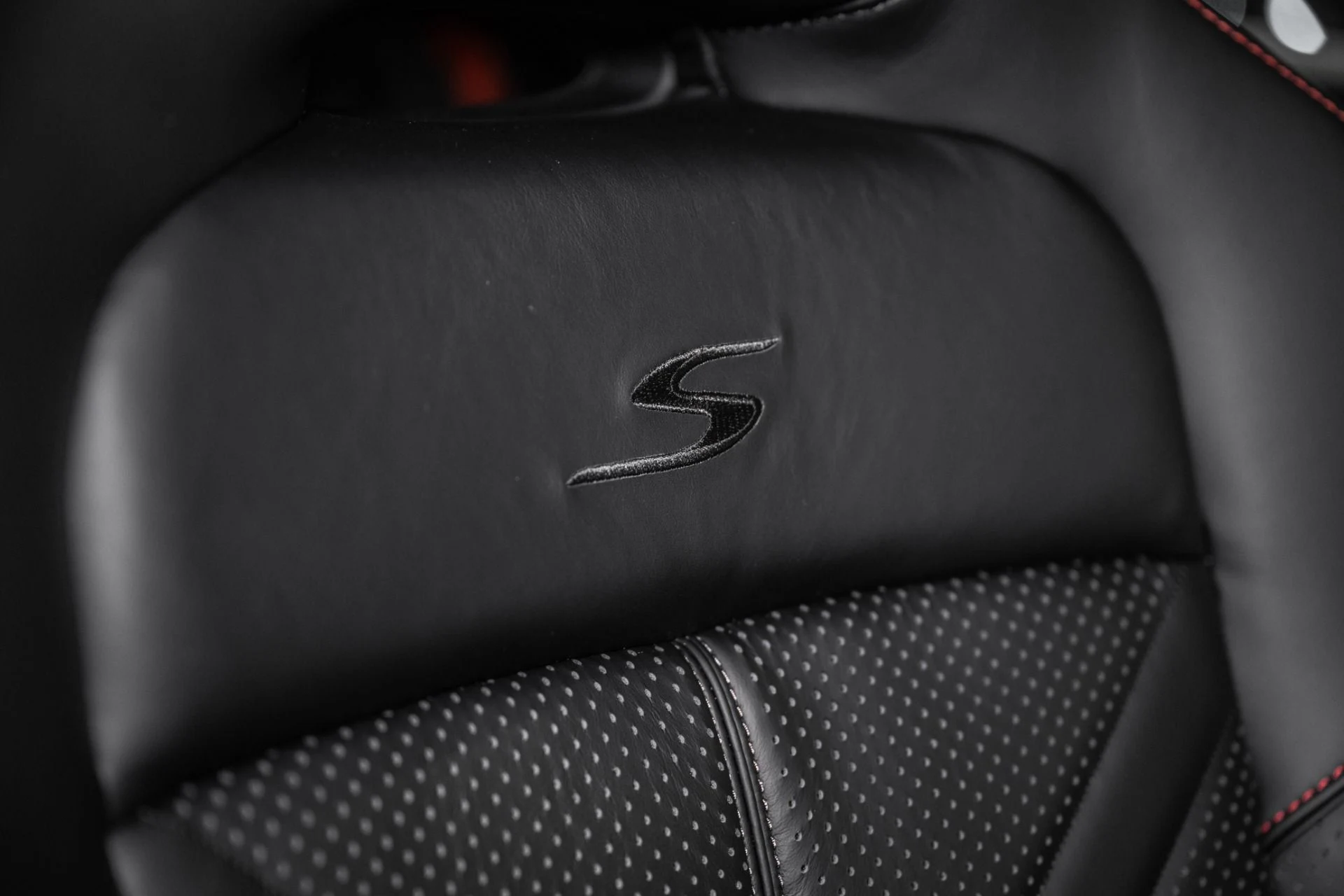 mph041_2962078213_New_2026_Aston_Martin_DBX_S_1765985660_7e5a18a08c