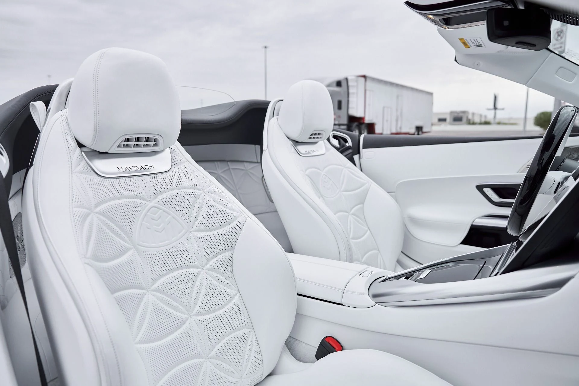 mph041_296439893_Used_2026_Mercedes_Benz_SL_Class_Maybach_SL_680_1767218133_b09babd416