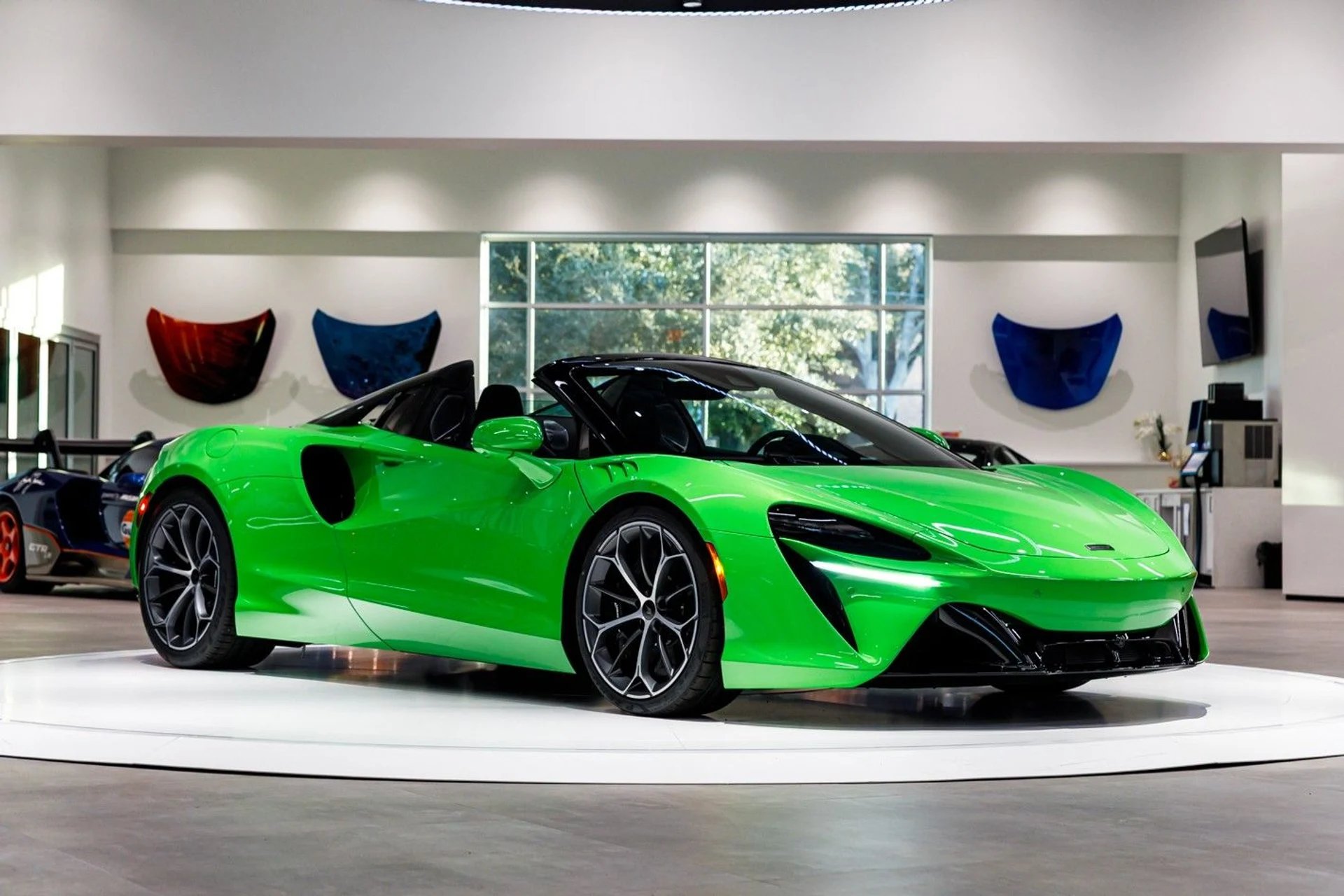 mph041_2973634202_647_p42_l_066ab68e83