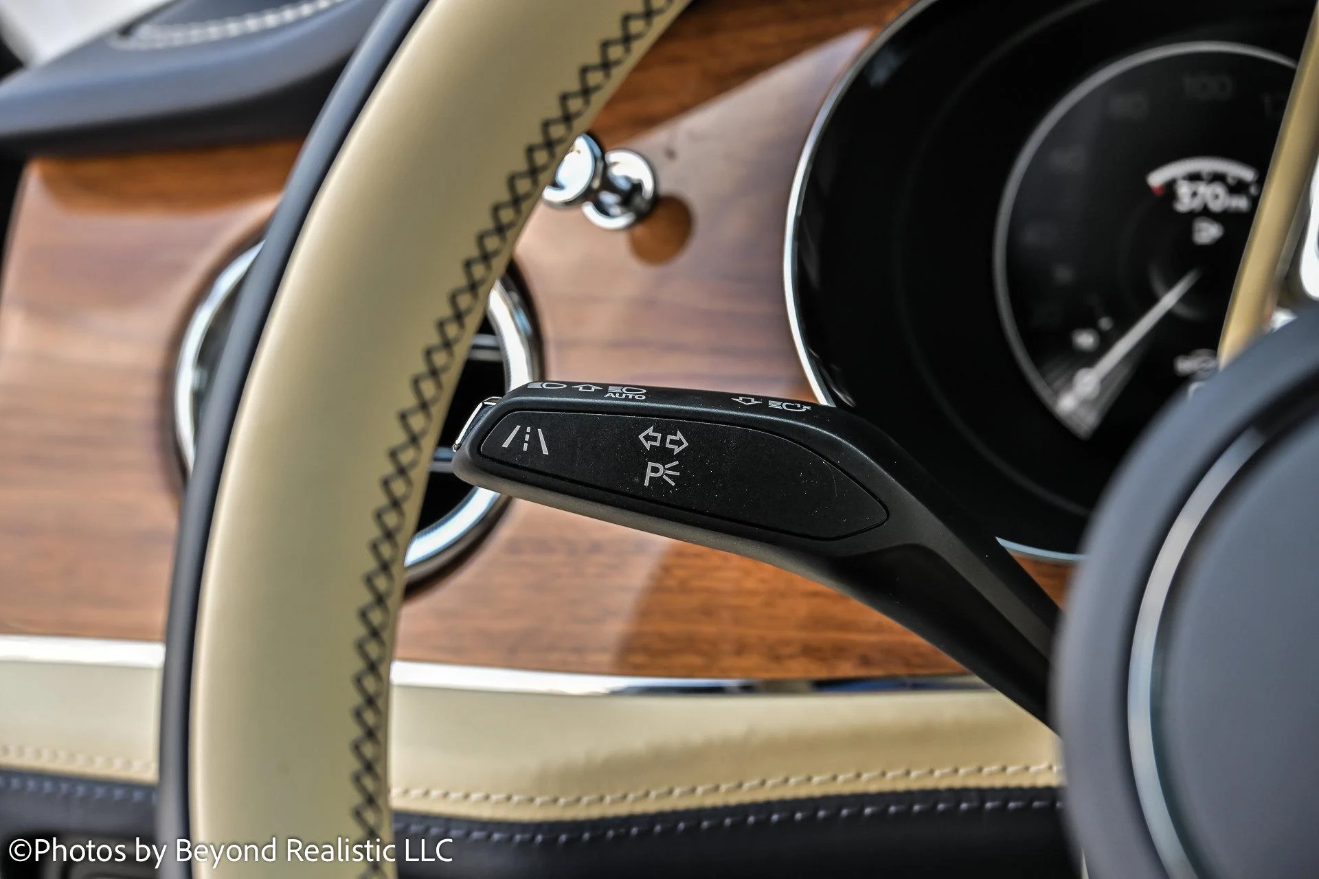 mph041_2987063363_Used_2023_Bentley_Bentayga_EWB_1769853189_881b394d2d