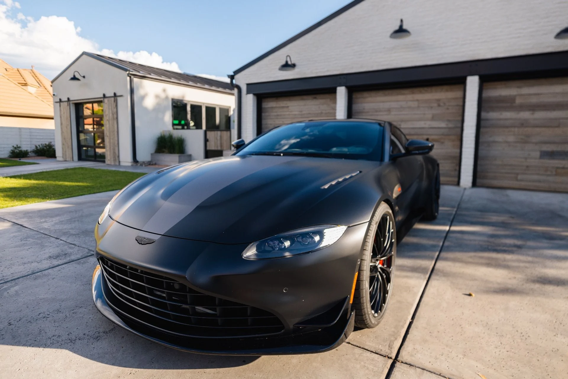 mph041_299465551_Used_2023_Aston_Martin_Vantage_F1_Edition_1715792324_ae9325ab79