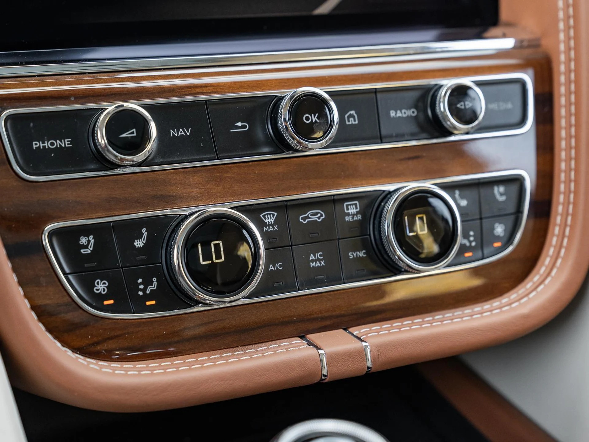 mph041_2996086944_Used_2023_Bentley_Bentayga_EWB_Azure_First_Edition_1772272964_ab3c45be45