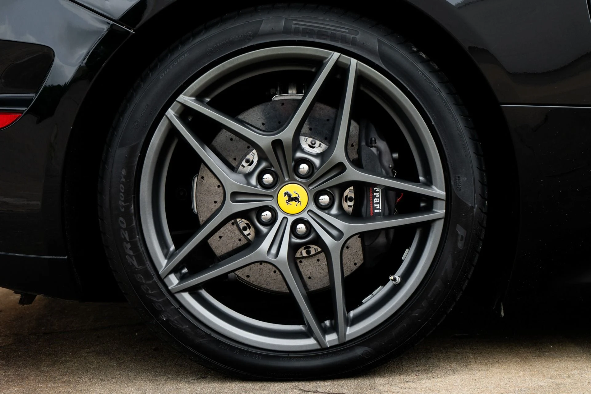 mph041_2999596495_Used_2018_Ferrari_California_T_1781897597_7434613e06