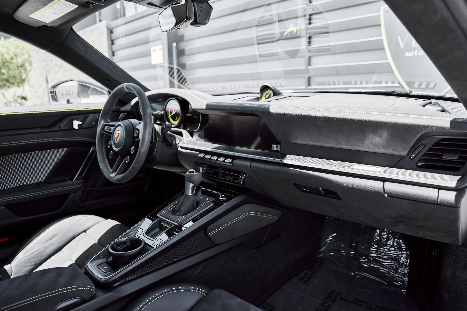 mph041_3003813530_Used_2025_Porsche_911_GT_3_RS_1780614733_4fe8a40719