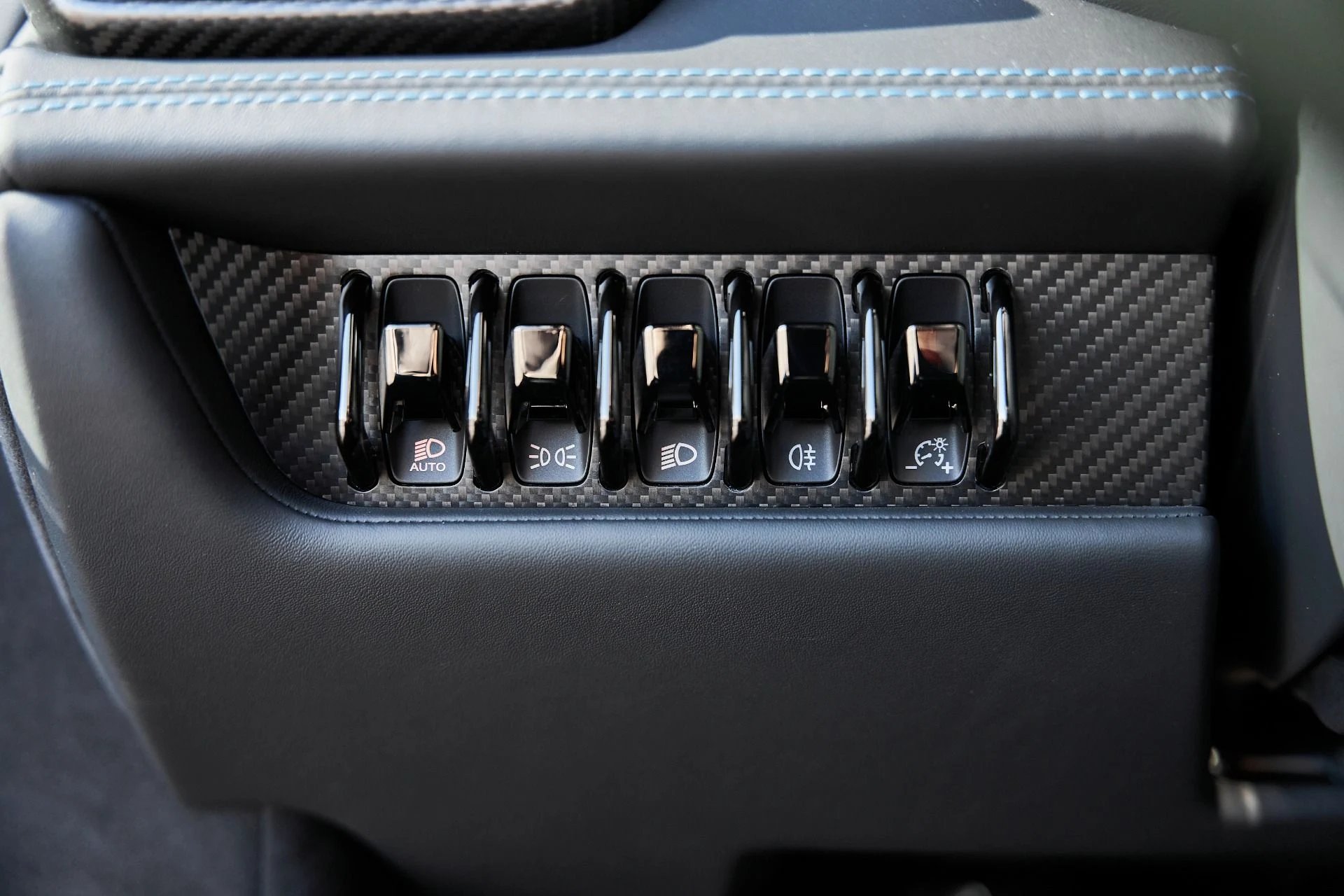 mph041_3023619107_Used_2023_Lamborghini_Huracan_Tecnica_Base_1766024628_0c0523c6ba