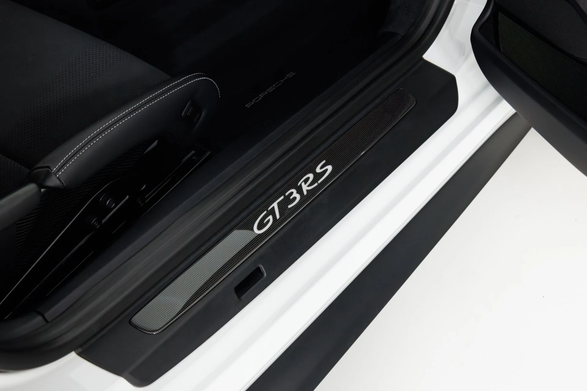 mph041_3043845114_Used_2019_Porsche_911_GT_3_RS_1774651733_233fc158b7